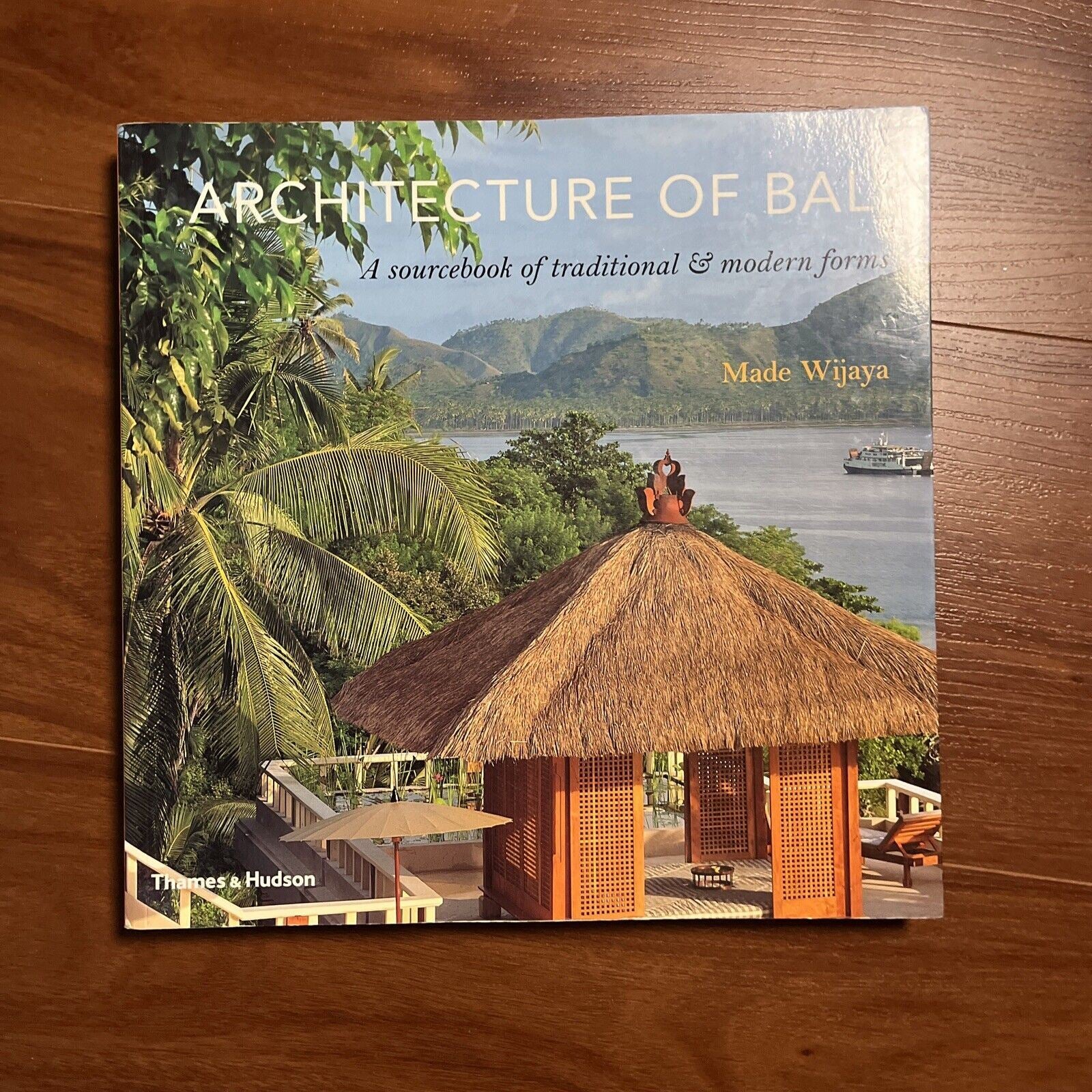 洋書 ARCHlTECTURE of BALI 洋書 ARCHlTECTURE of BALI Architecture of Bali: A Sourcebook