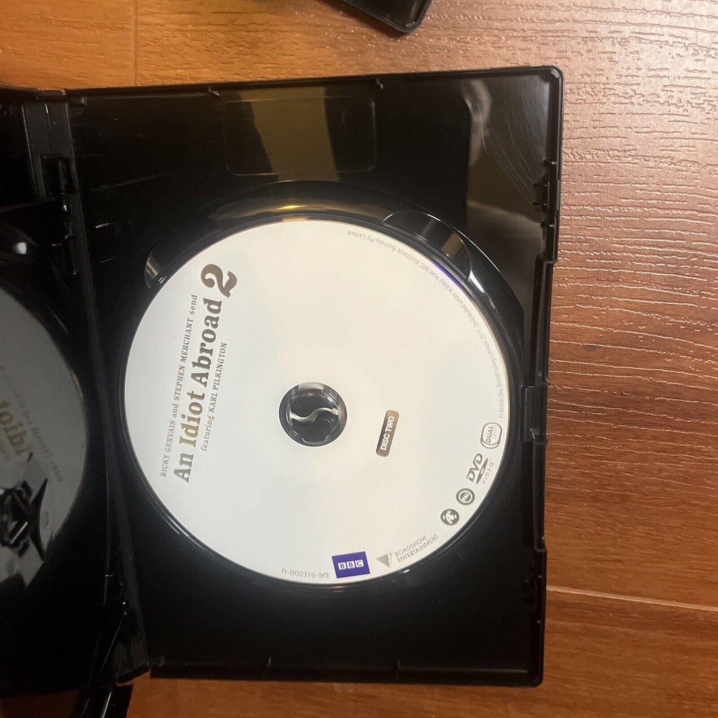 An Idiot Abroad Series 1-3 (DVD, 2013, 5-Disc) Ricky Gervais Region 4