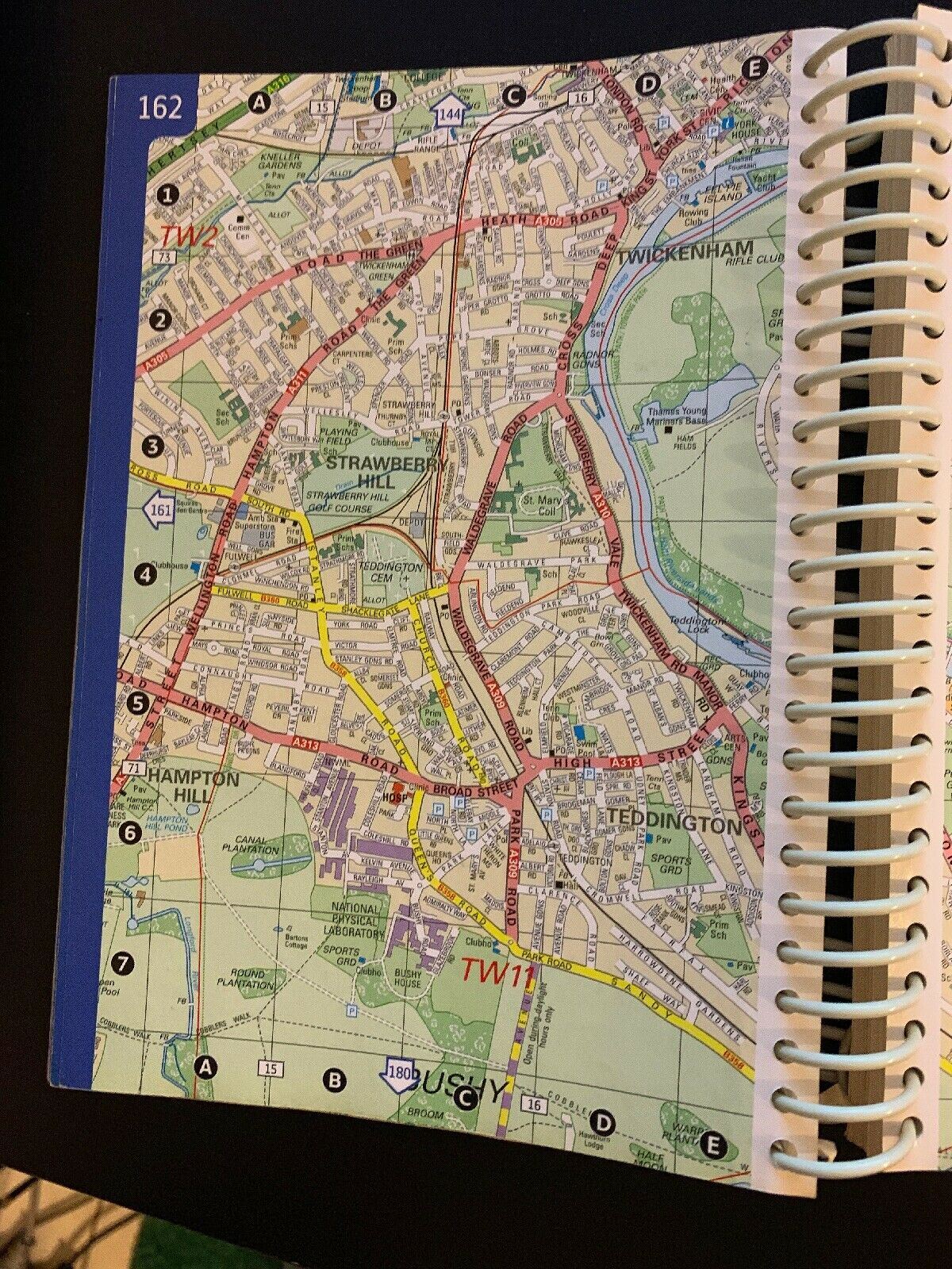 Collins London Essential Street Finder 2010
