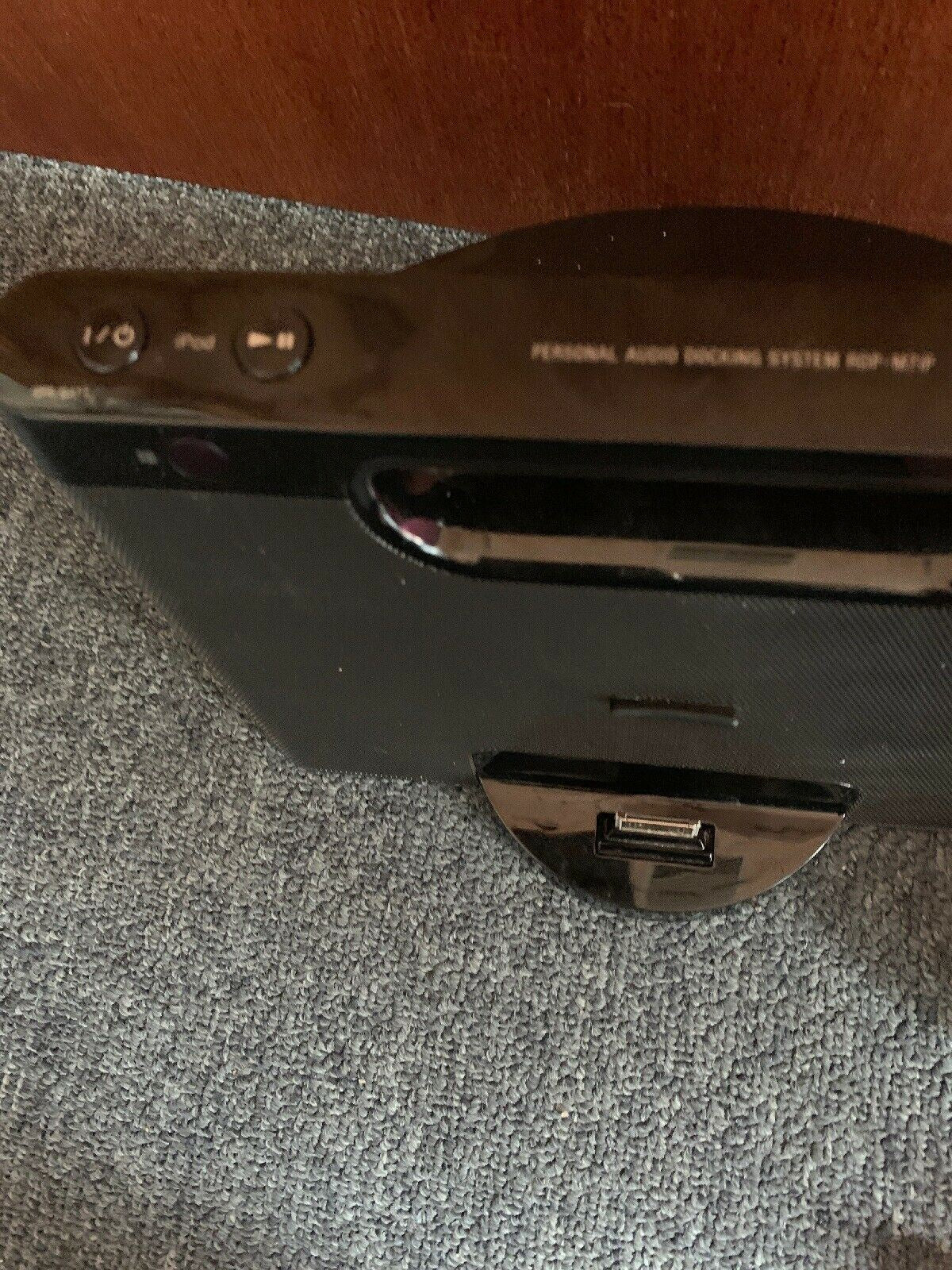 Sony Personal Audio Docking System RDP-M7iP iPhone iPod 30pin With Power Supply