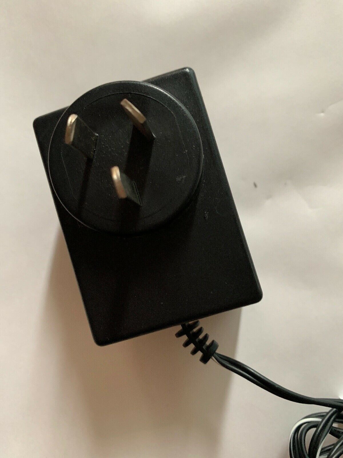 Genuine Ahead JAD-0900300AS AC Adapter 9v 300mA