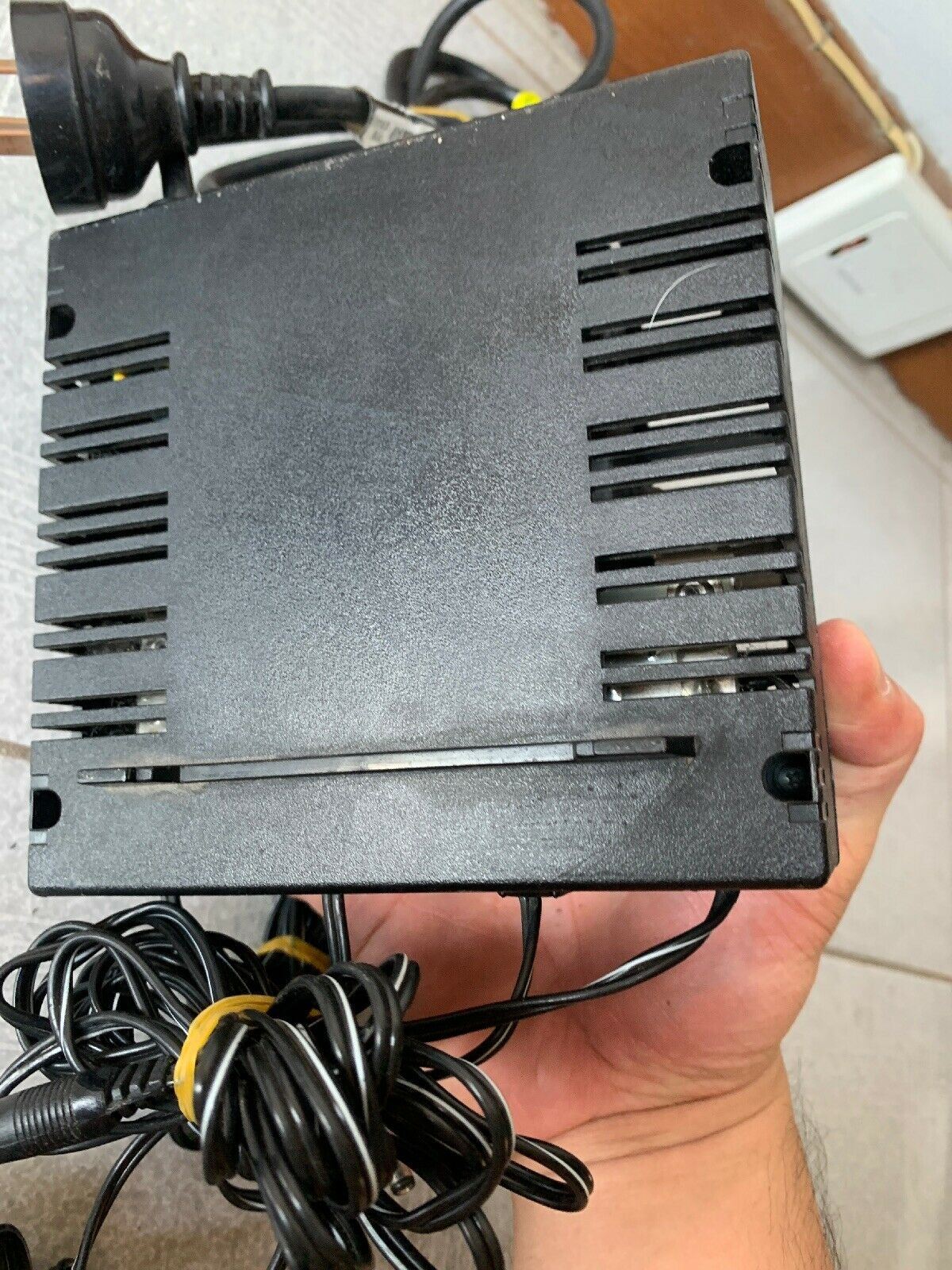 Arlec DC Power Supply Input 240V 50hz Output 4x1A 12VDC V/910010/PS761