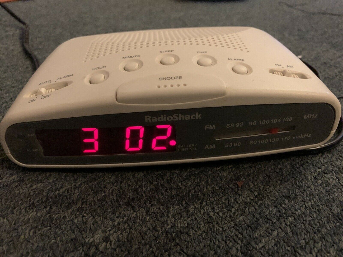 RadioShack Clock AM/FM Radio 12-8614