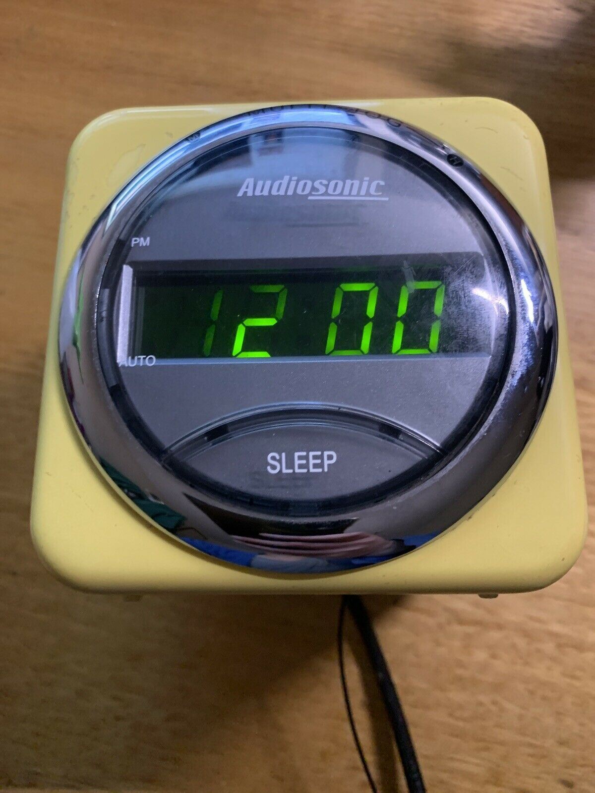 Audiosonic KM-637 Digital Clock AM/FM Radio