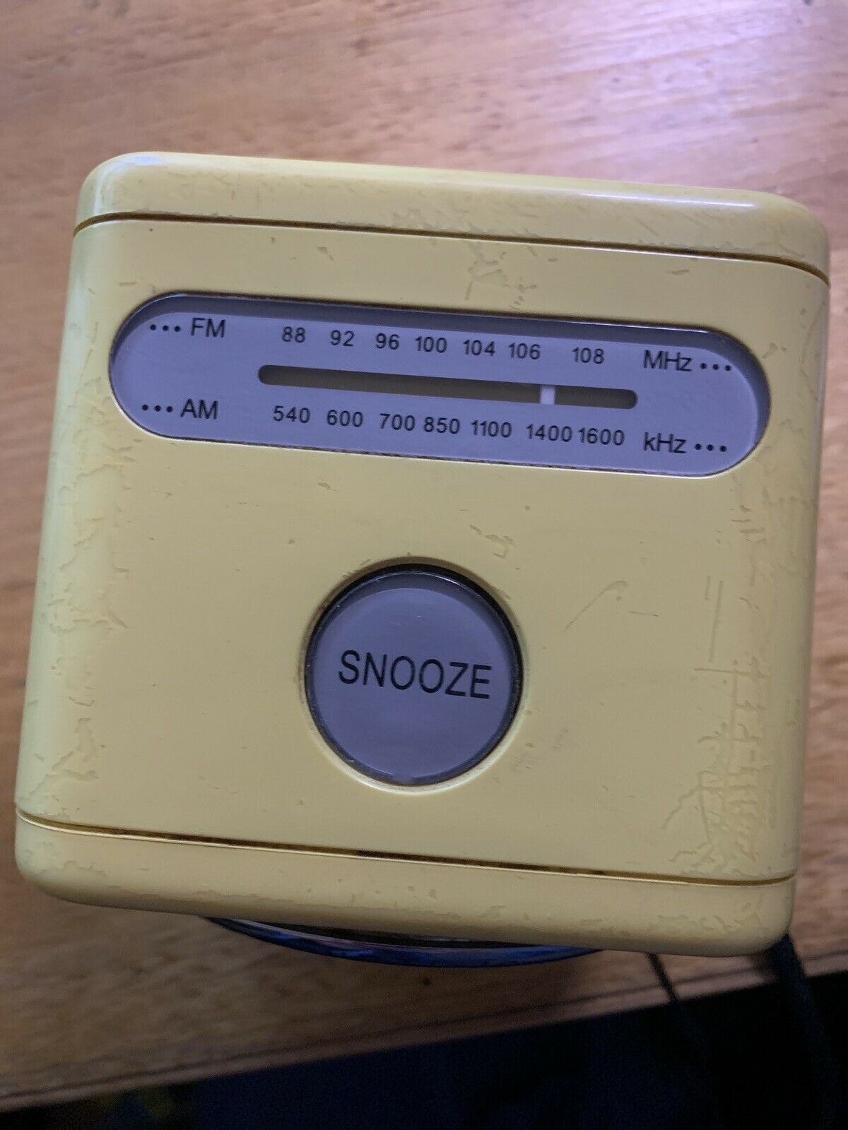 Audiosonic KM-637 Digital Clock AM/FM Radio
