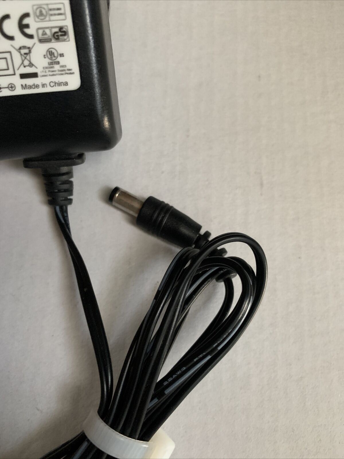 Genuine Kaiser Bass FJ-SW0502000N AC Adaptor 5v 2000mA Power Supply
