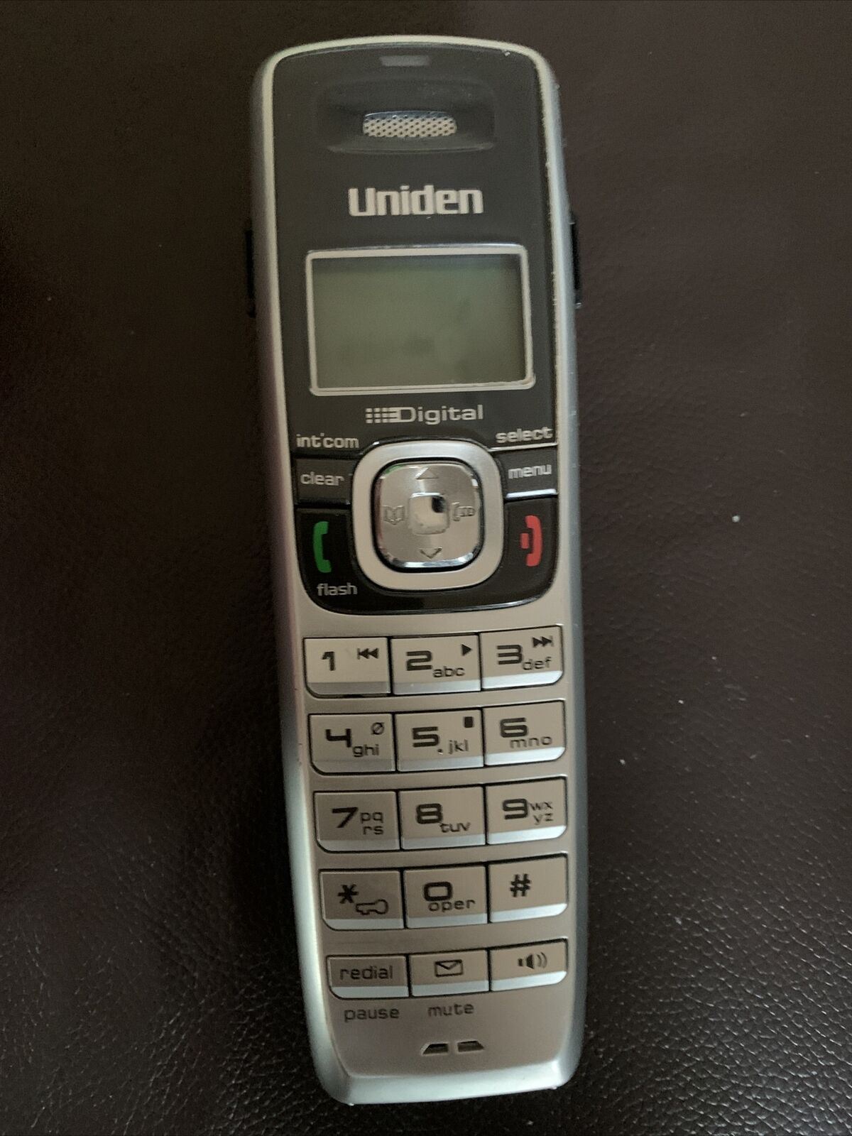 3x Uniden DSS8955+2 Wireless Cordless Phones