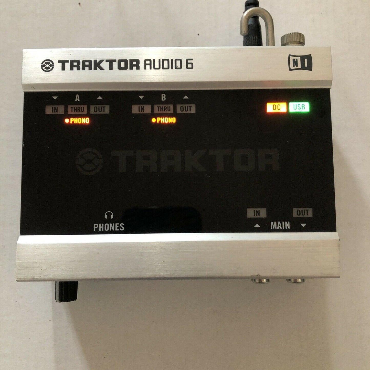 Native Instruments Traktor Audio 6: 6-Channel DJ Audio Recording Interface