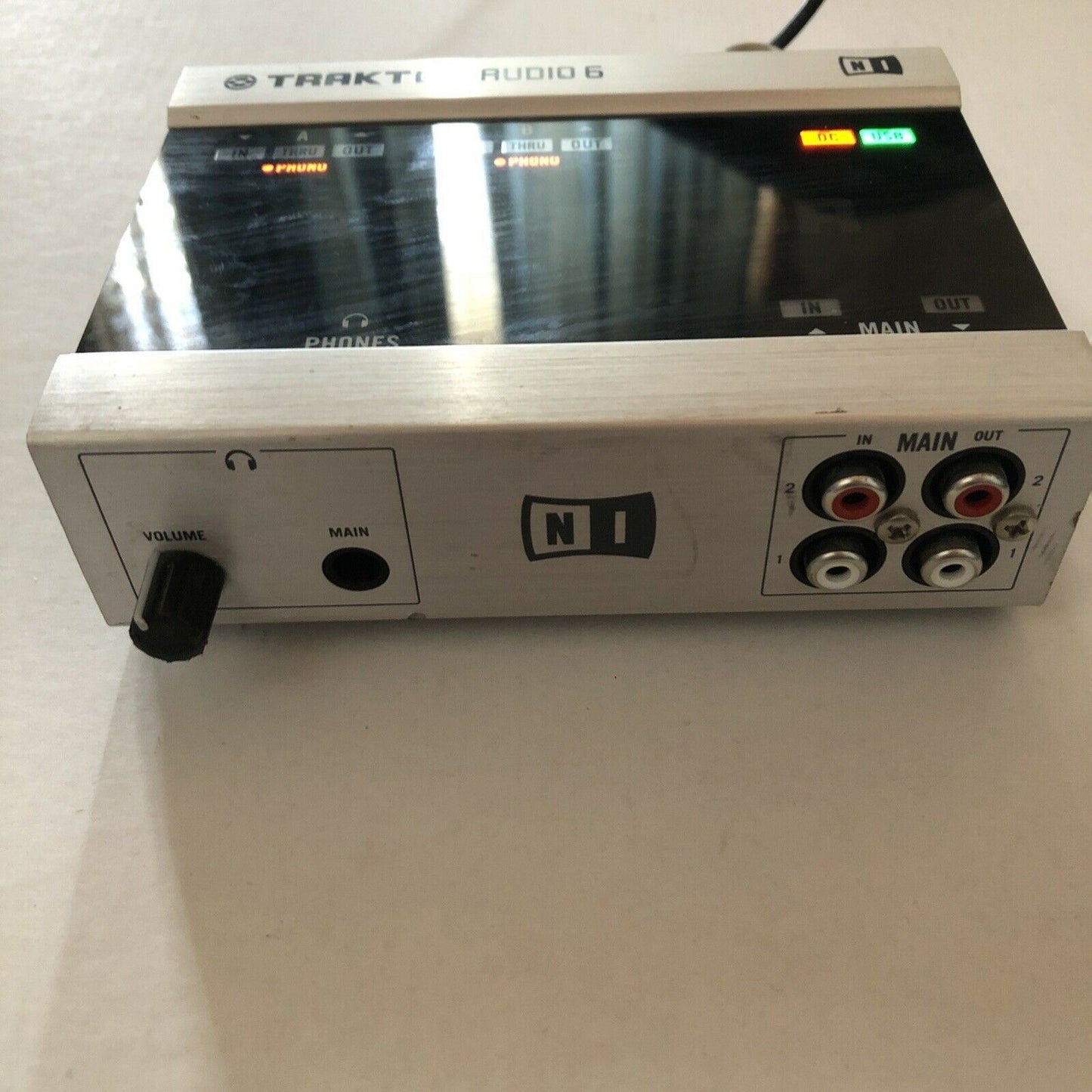 Native Instruments Traktor Audio 6: 6-Channel DJ Audio Recording Interface