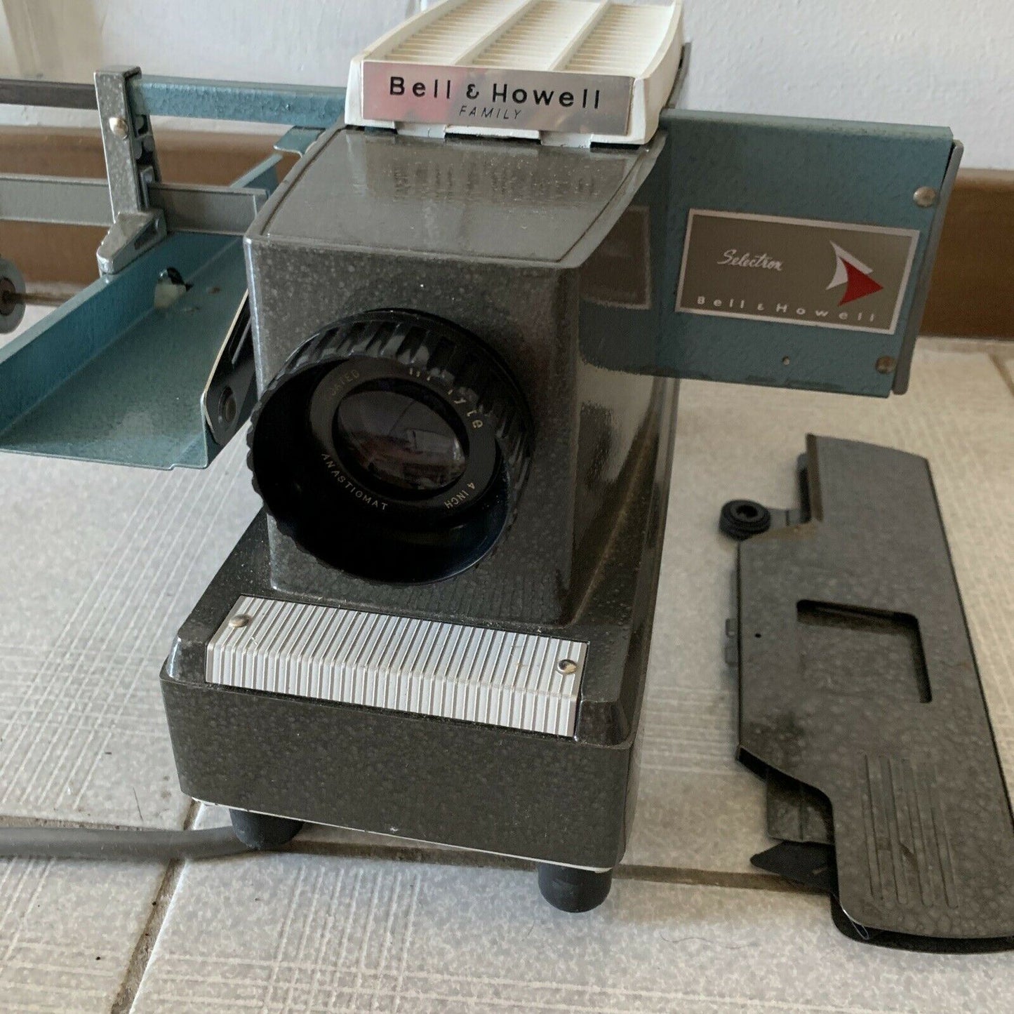 Vintage Bell & Howell 717 Family 35mm Slide Projector