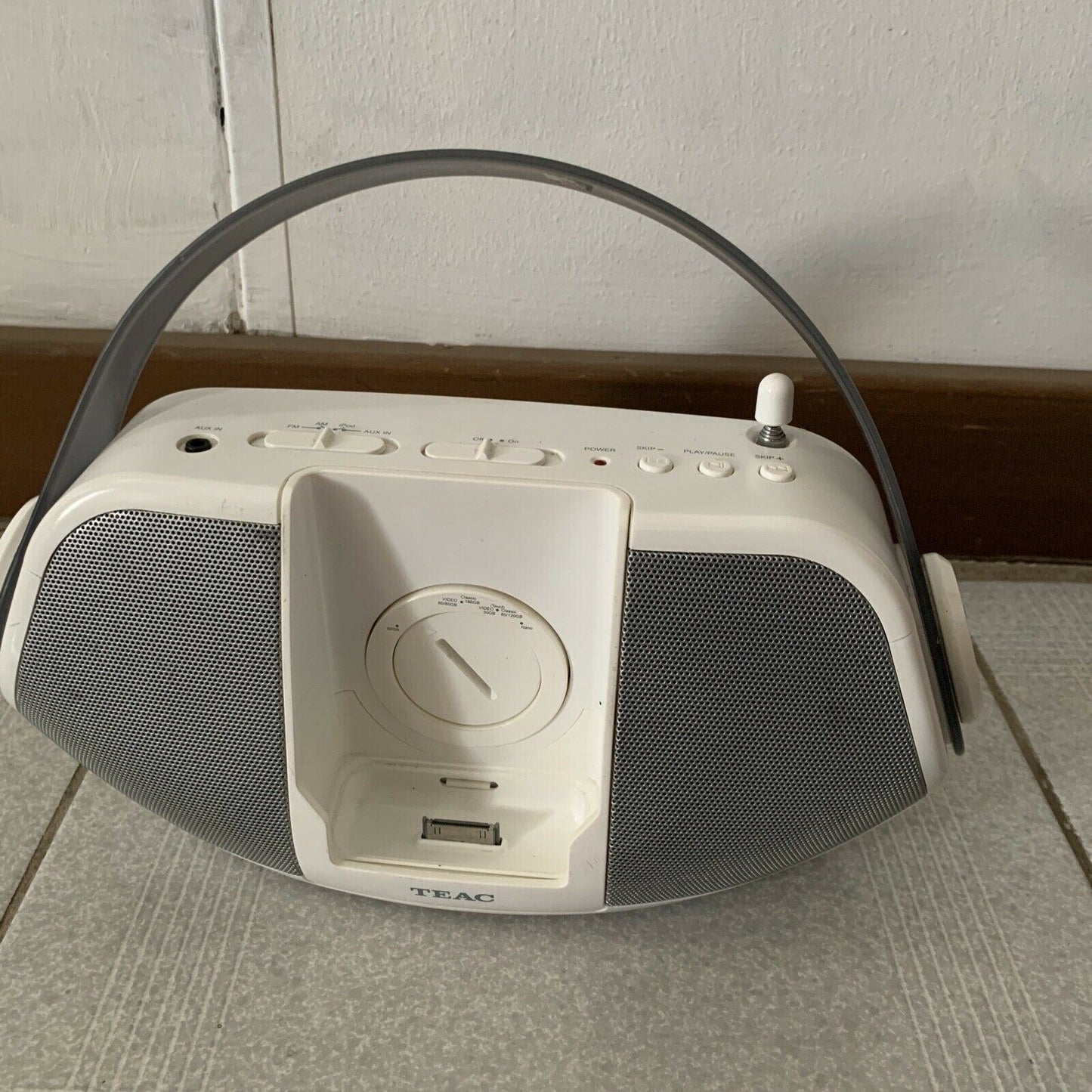 Teac SRL110iW Portable AM/FM Radio, iPod dock Speaker System