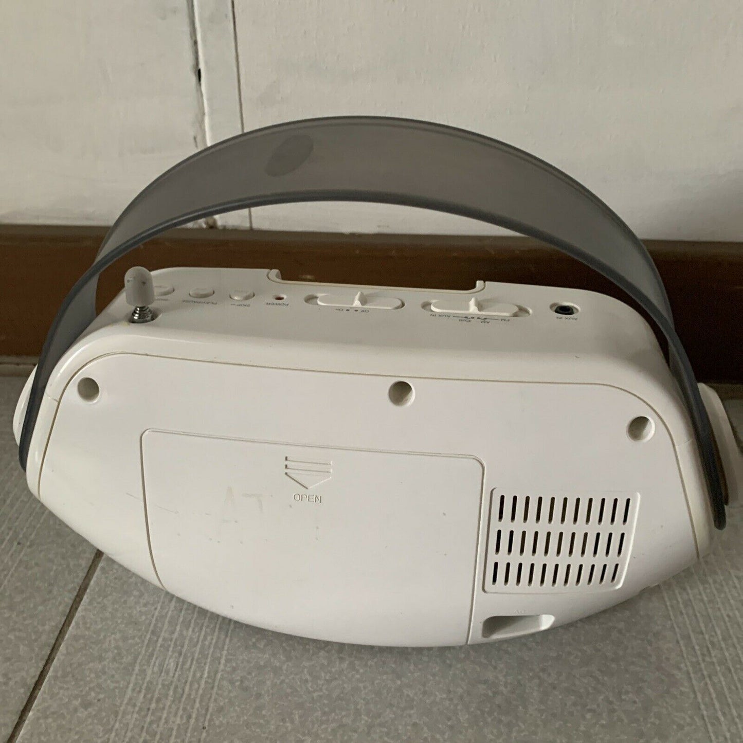 Teac SRL110iW Portable AM/FM Radio, iPod dock Speaker System