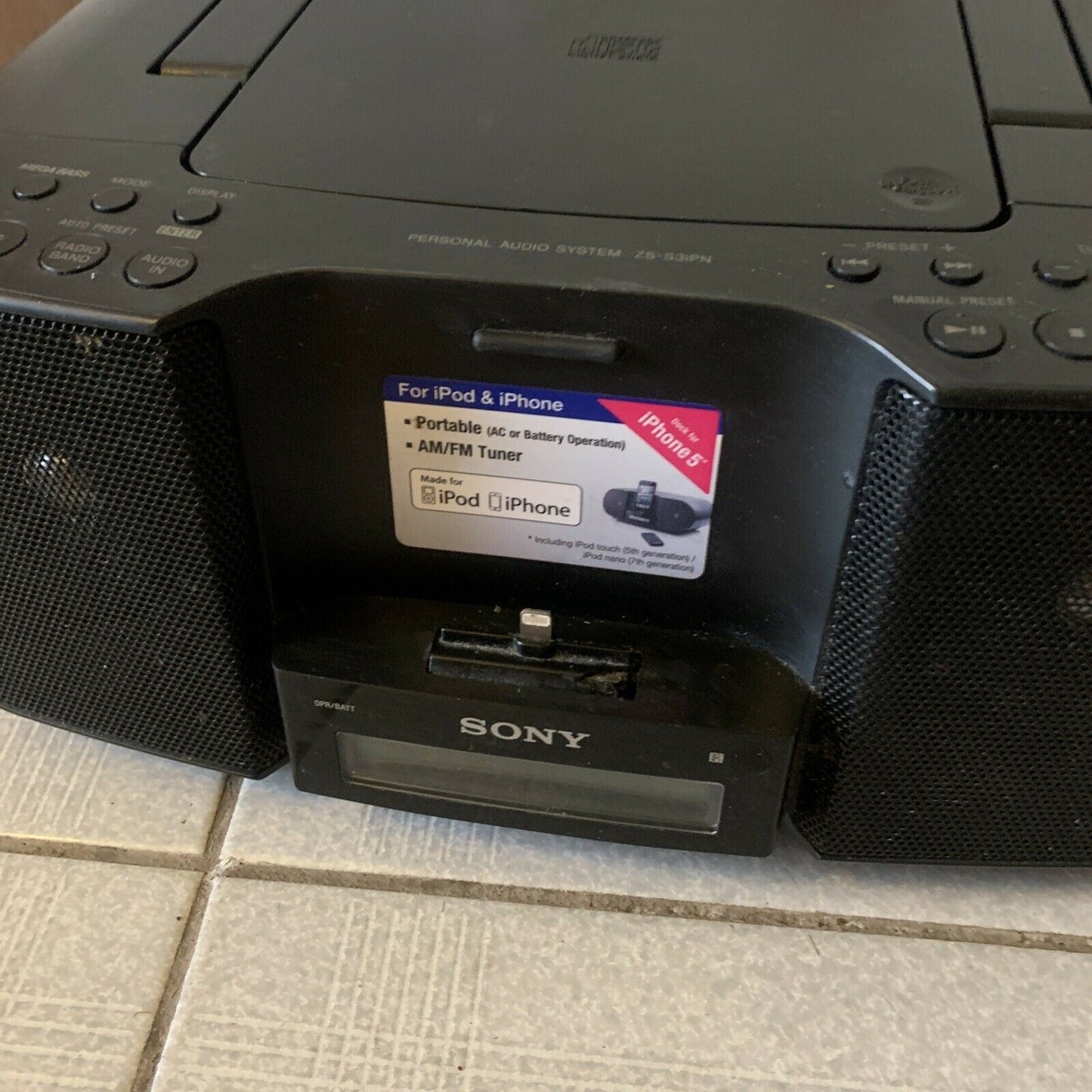 Sony ZS-S3iPN Portable CD iPod iPhone AM/FM Radio Player *Missing Battery Lid*