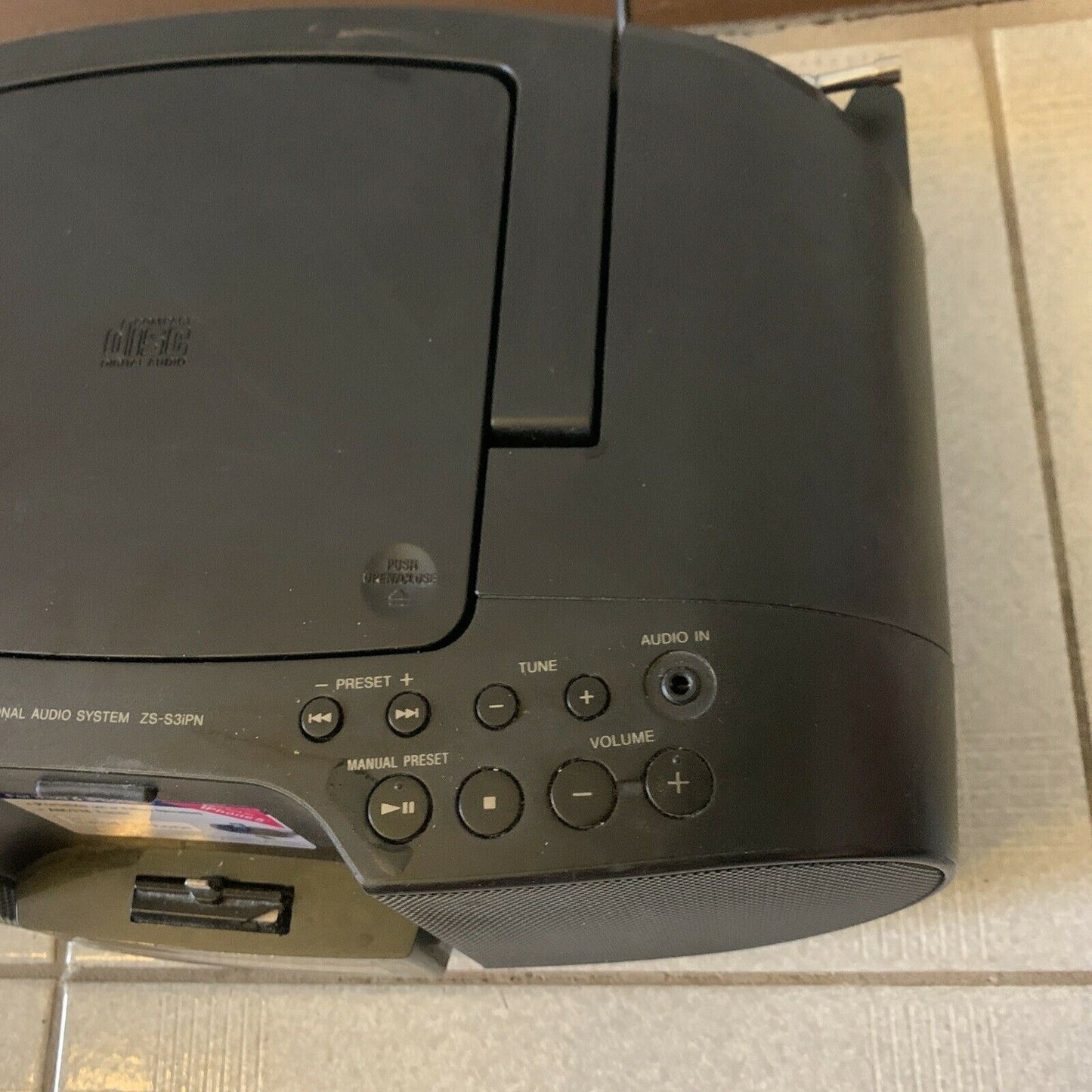 Sony ZS-S3iPN Portable CD iPod iPhone AM/FM Radio Player *Missing Battery Lid*