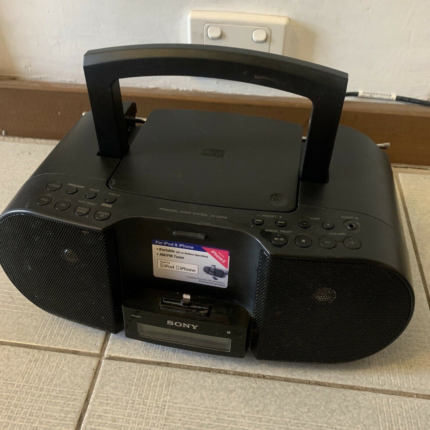 Sony ZS-S3iPN Portable CD iPod iPhone AM/FM Radio Player *Missing Battery Lid*