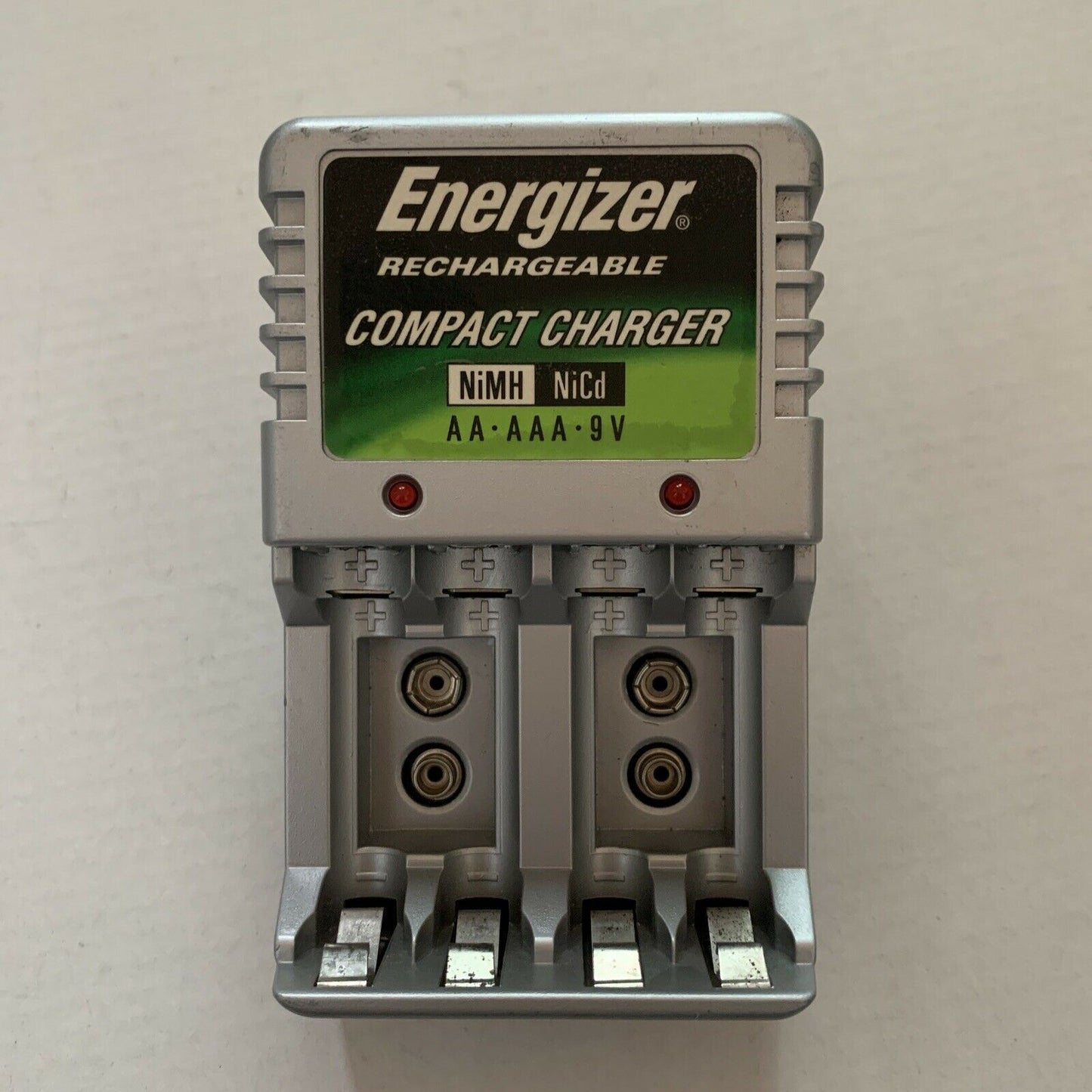 Energizer Rechargeable Compact Charger NiMH NiCd AA AAA 9V Model CHM4AA