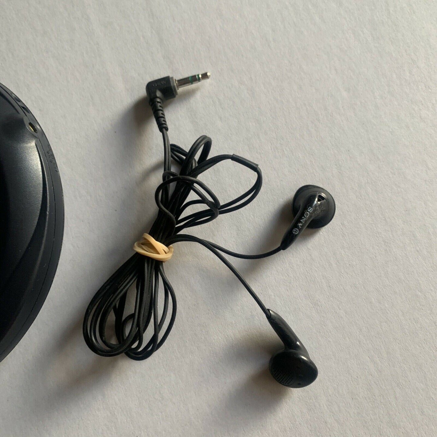 Sony Walkman D-EJ758CK CD Player With Car Charger & Earphones