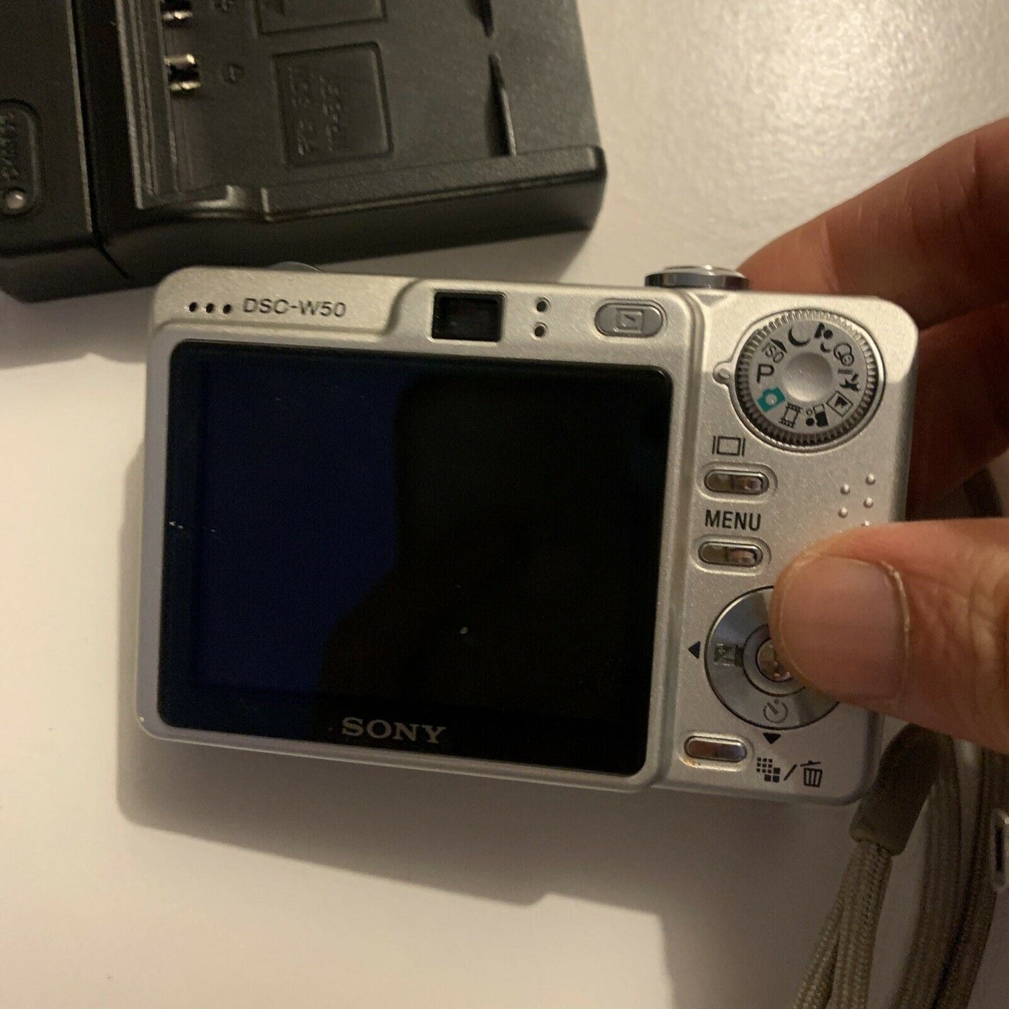 Sony Cyber-Shot DSC-W50 Digital Camera With Charger & Memory Card 6.0MP