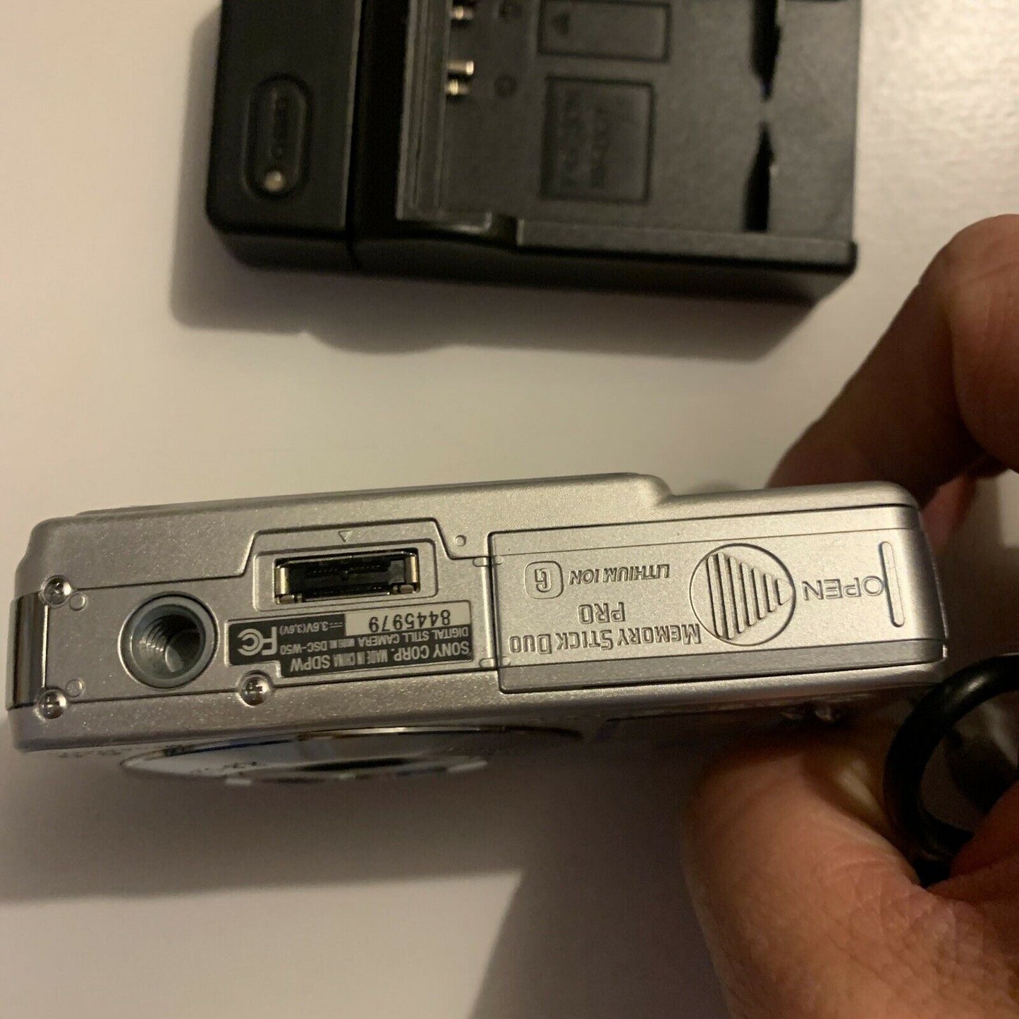 Sony Cyber-Shot DSC-W50 Digital Camera With Charger & Memory Card 6.0MP