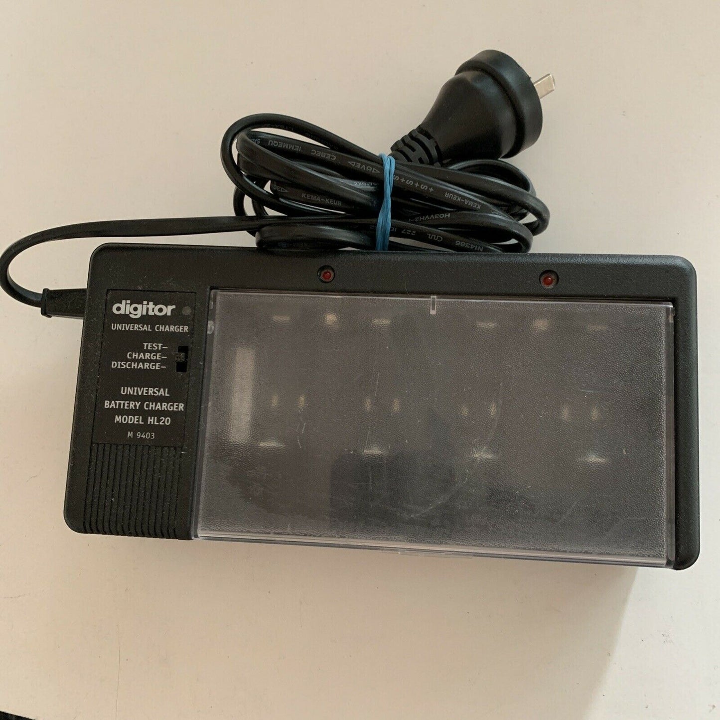 Digitor Universal NiCd NiMH Battery Charger Model HL20 AA AAA 9V C D