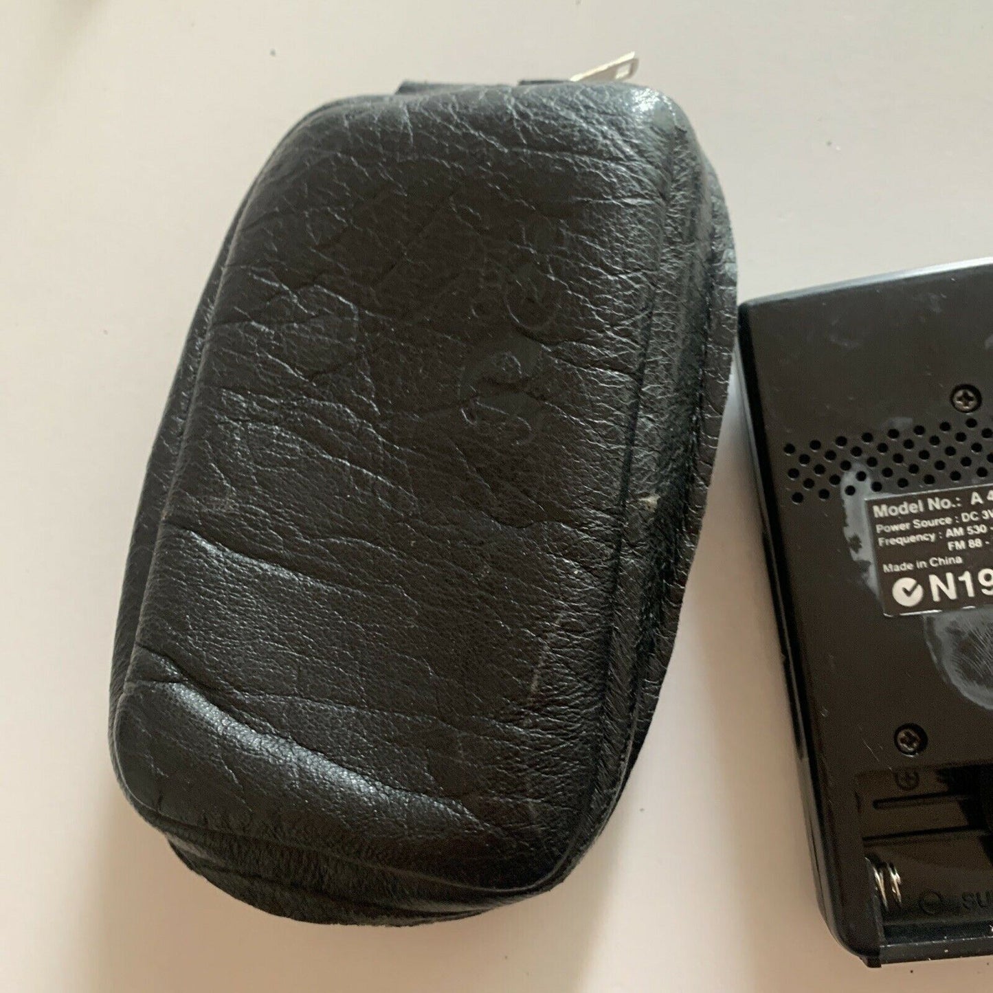 Digitor A4069 Portable AM/FM Radio With Carrying Case