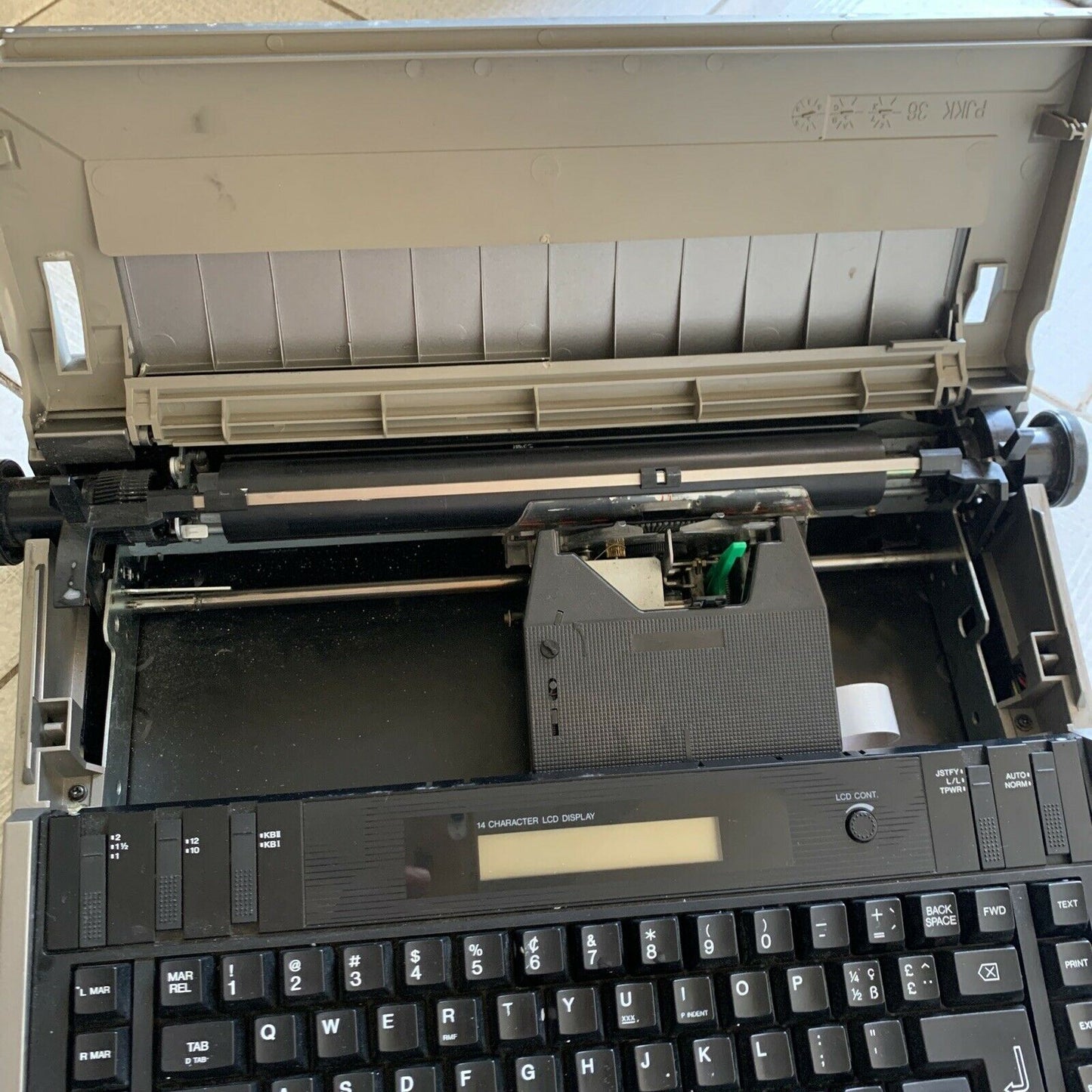 Panasonic Electronic Typewriter R200 KX-R200