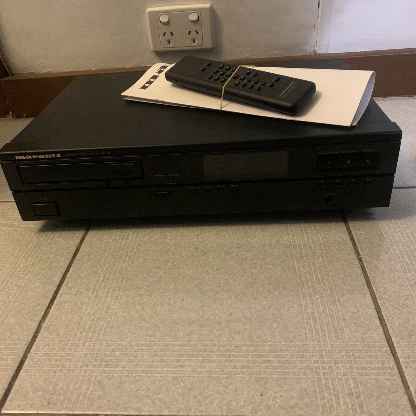 Marantz CD-40 Stereo Compact Disc Player With Remote & Manual