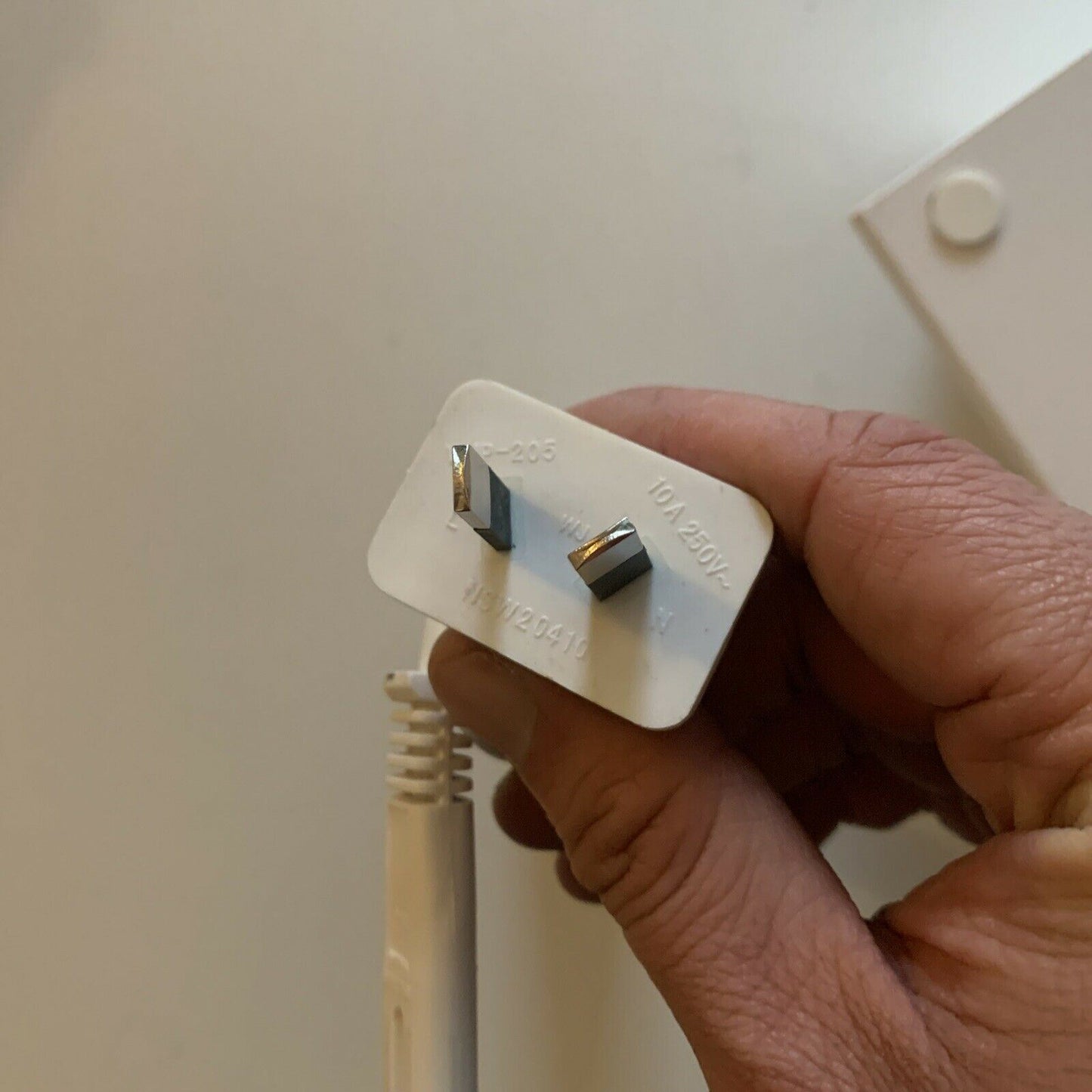 Crest PWABUN07 Qi Wireless USB Charger for iPhone, Android