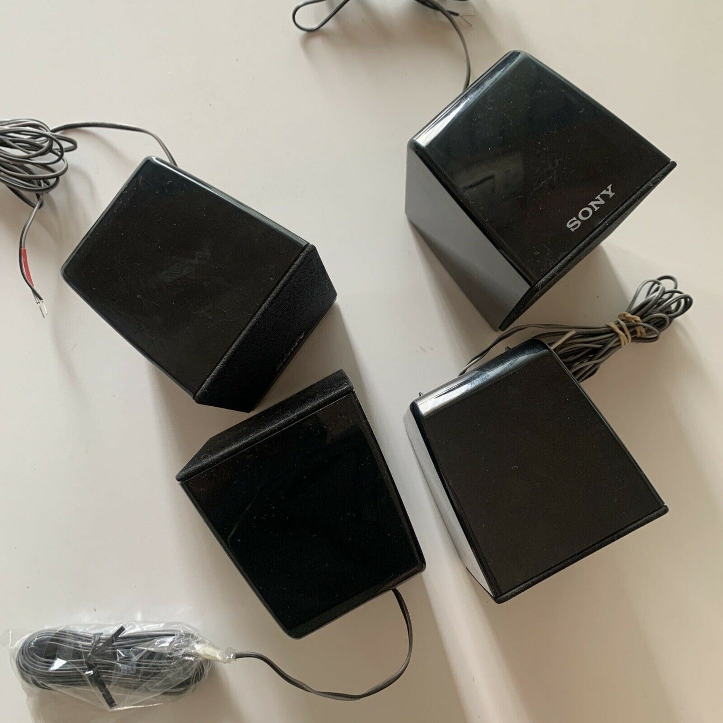 4x Sony SS-TS121 Speakers (Surround Left, Front Right, Front Left, Centre)