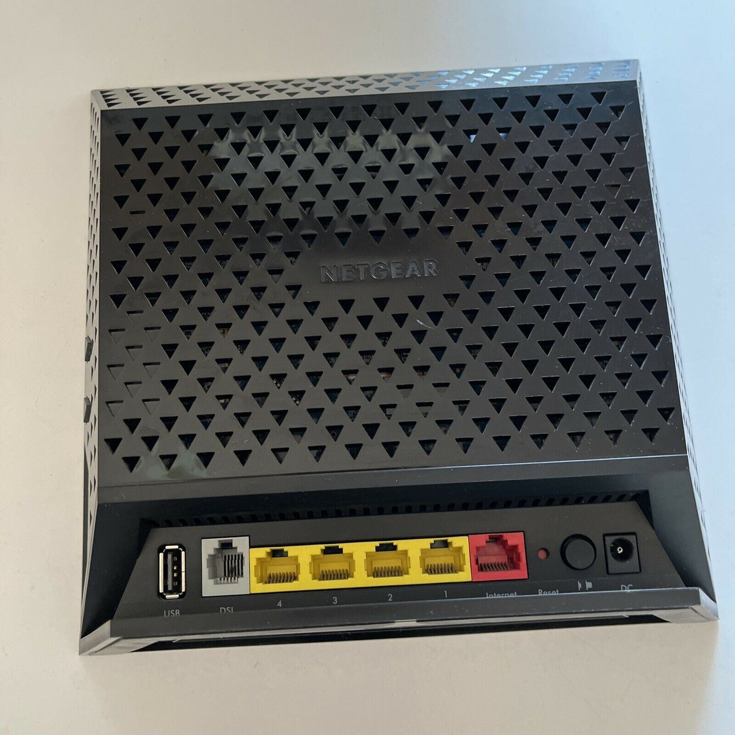 Netgear D6400 AC1600 Dual-Band Wireless VDSL/ADSL Modem Router