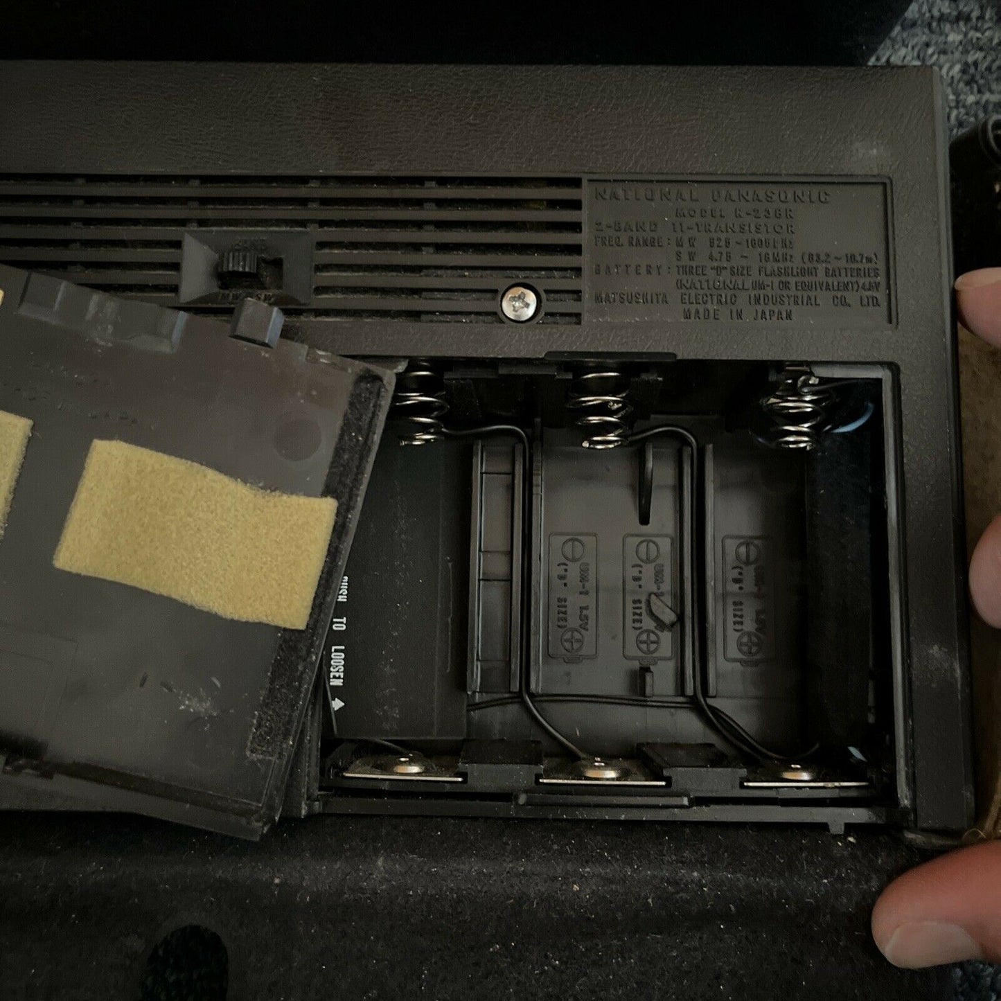 National Panasonic R-238R 2-Band 11-Transistor MW/SW Radio With Case