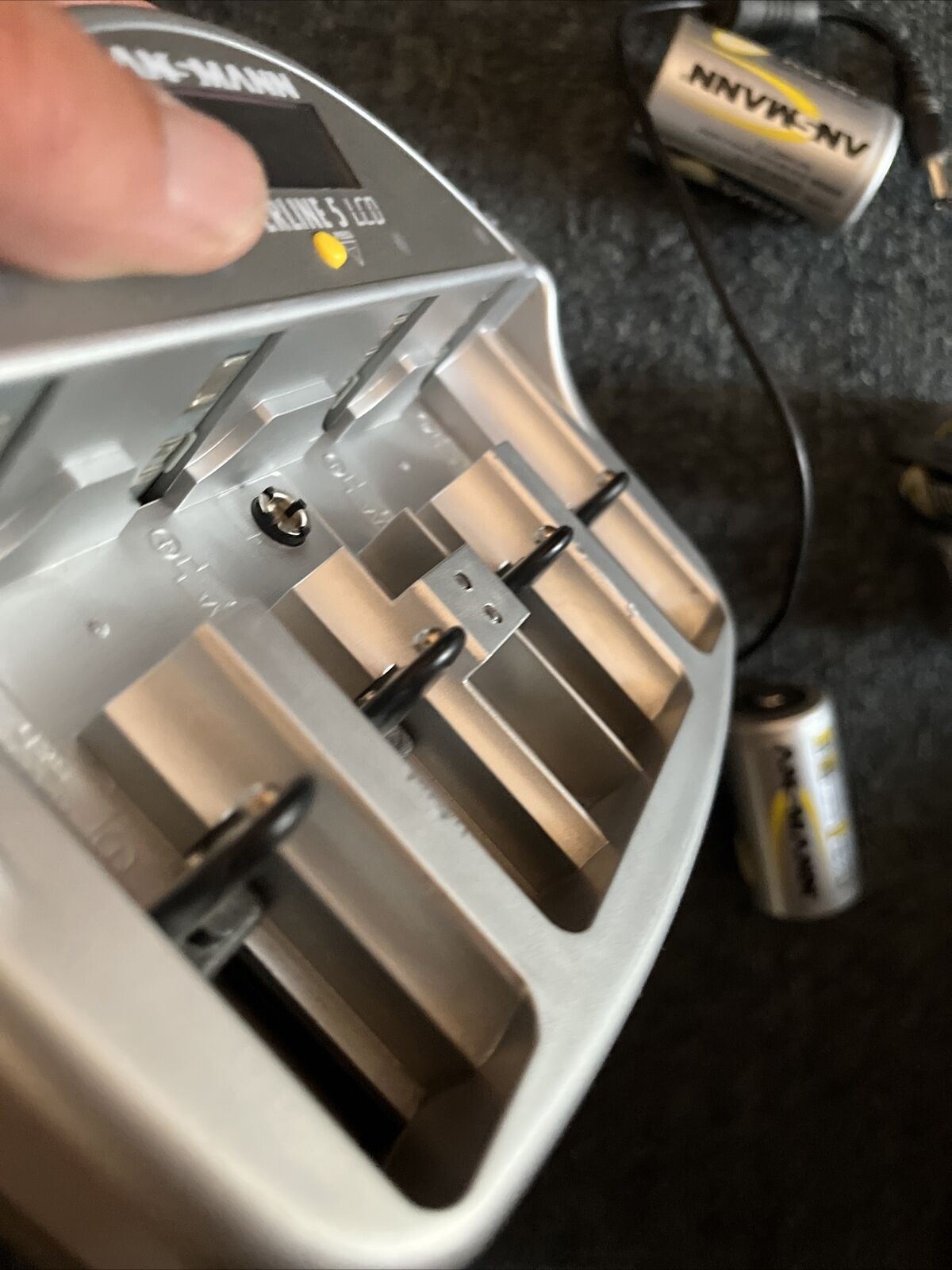 Ansmann Powerline 5 Universal Charger With LCD Display/ 4x D-Size NiMH Batteries