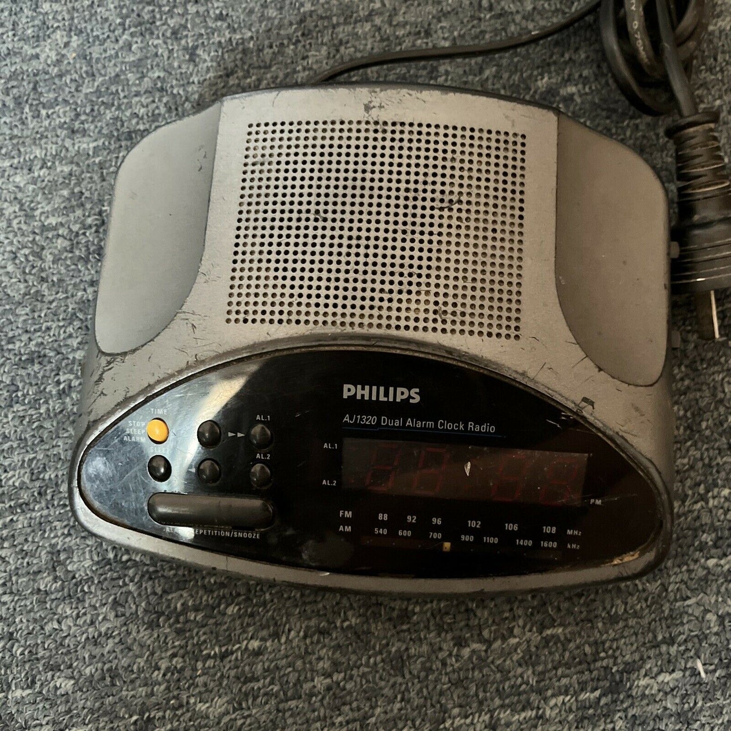 Philips AJ1320 Dual Alarm Clock AM/FM Radio