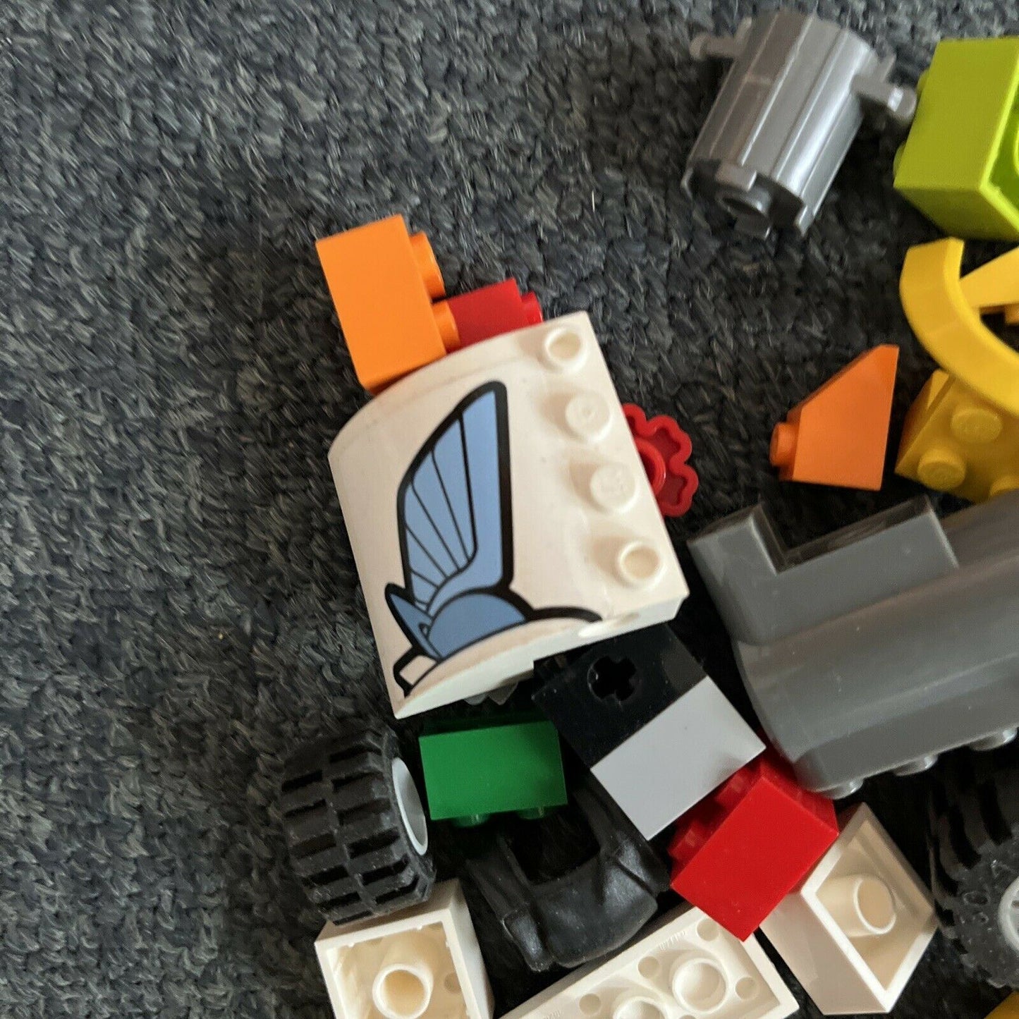Lego Approx 2.5kg Assorted Bulk Lot With Lego Storage Box City Wheels Parts