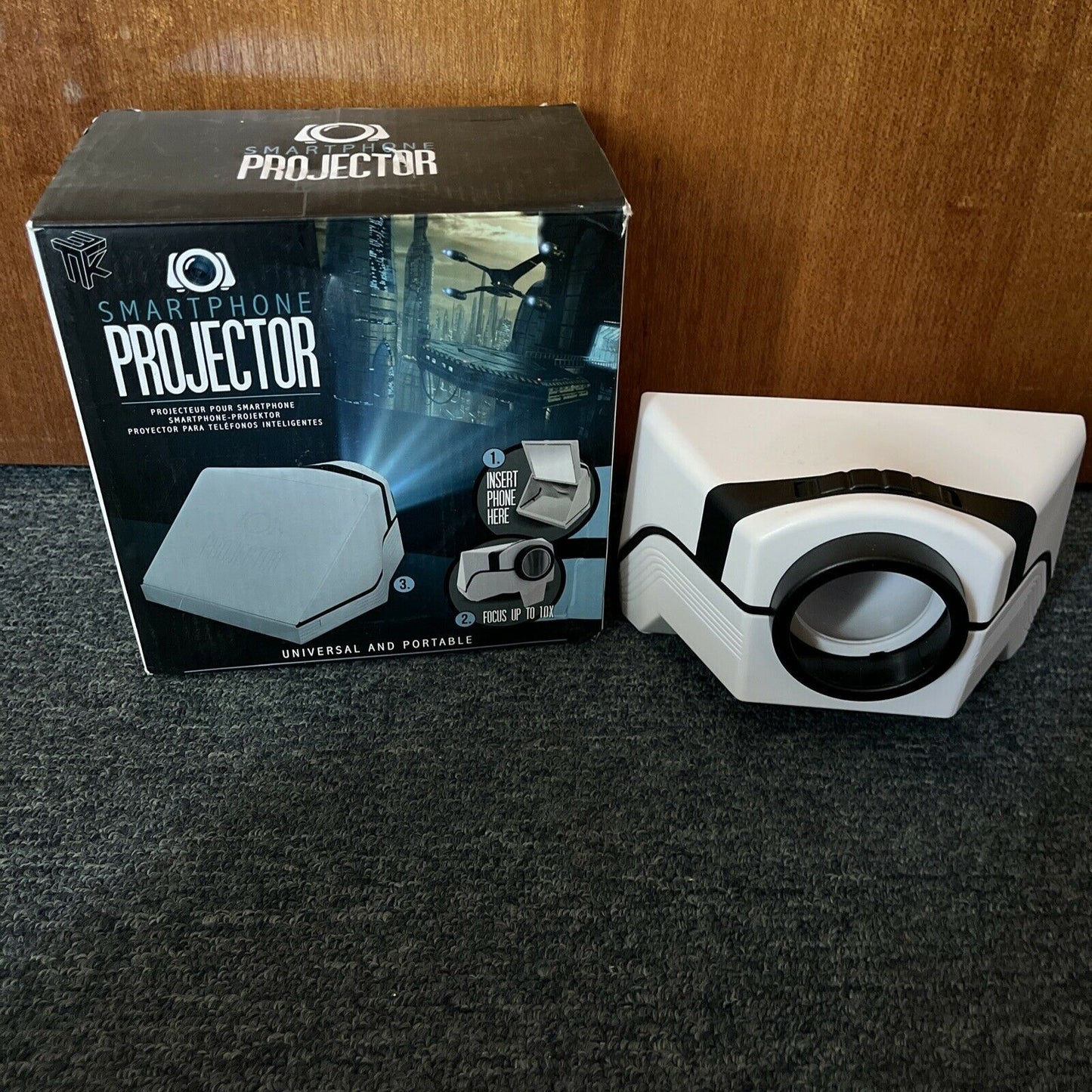 Smartphone Projector - Universal And Portable