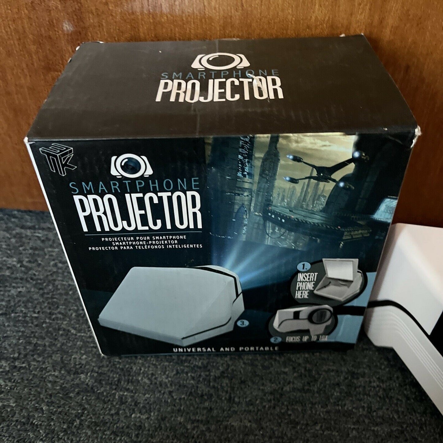 Smartphone Projector - Universal And Portable