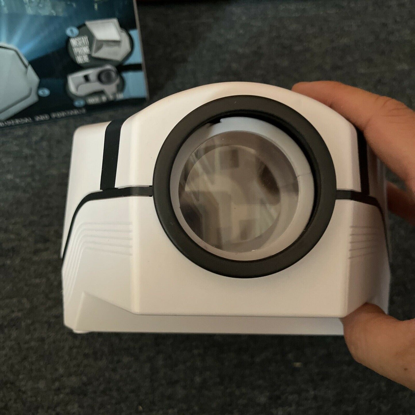 Smartphone Projector - Universal And Portable