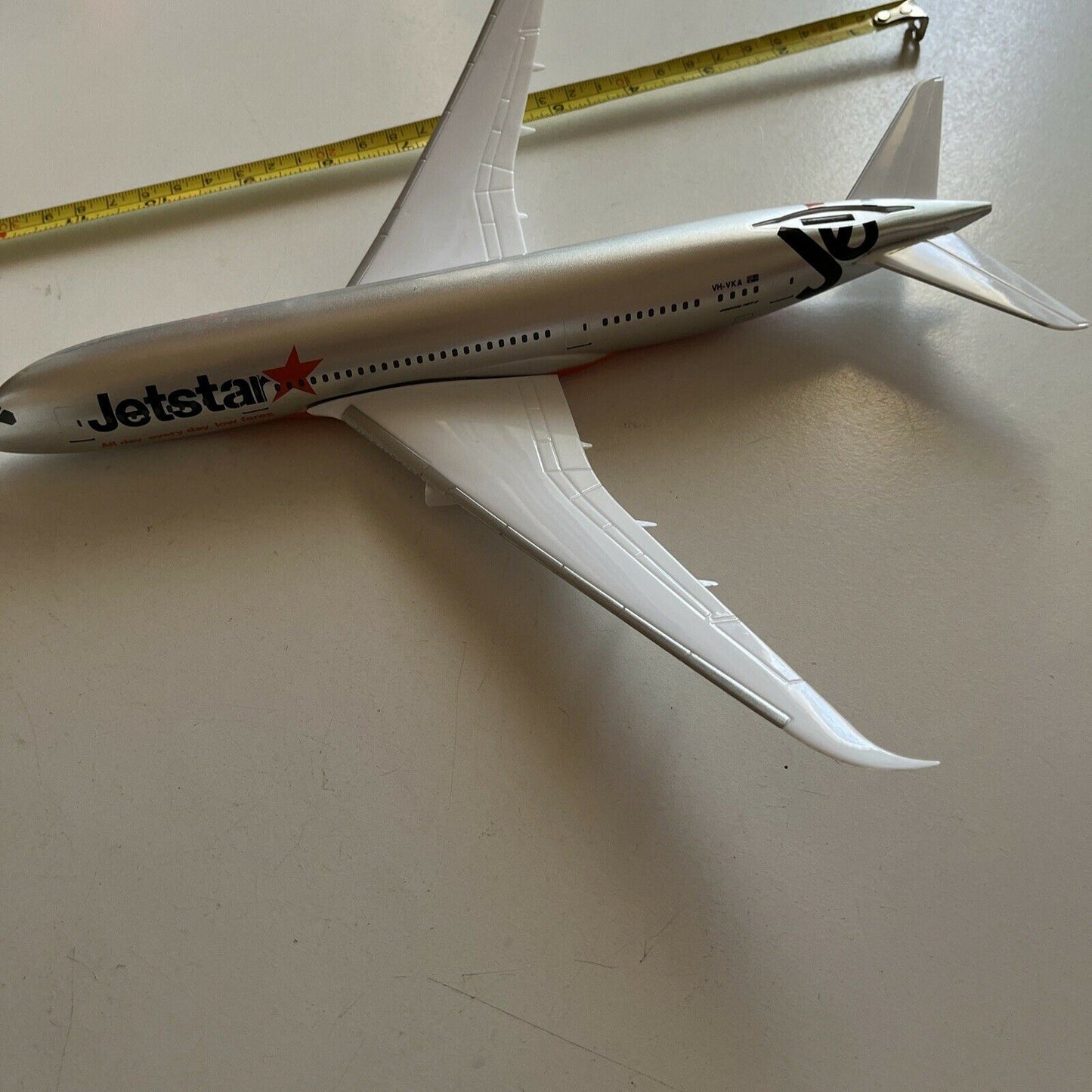 Jetstar Boeing 787-8 Model Airplane 28cm VH-VKA