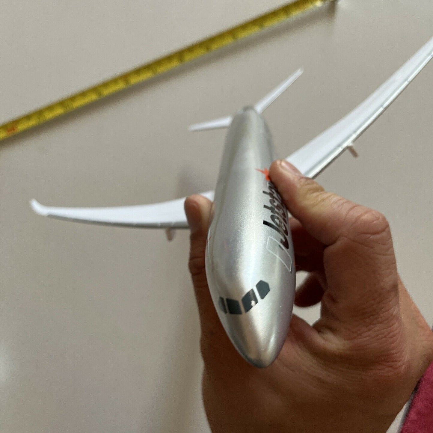 Jetstar Boeing 787-8 Model Airplane 28cm VH-VKA