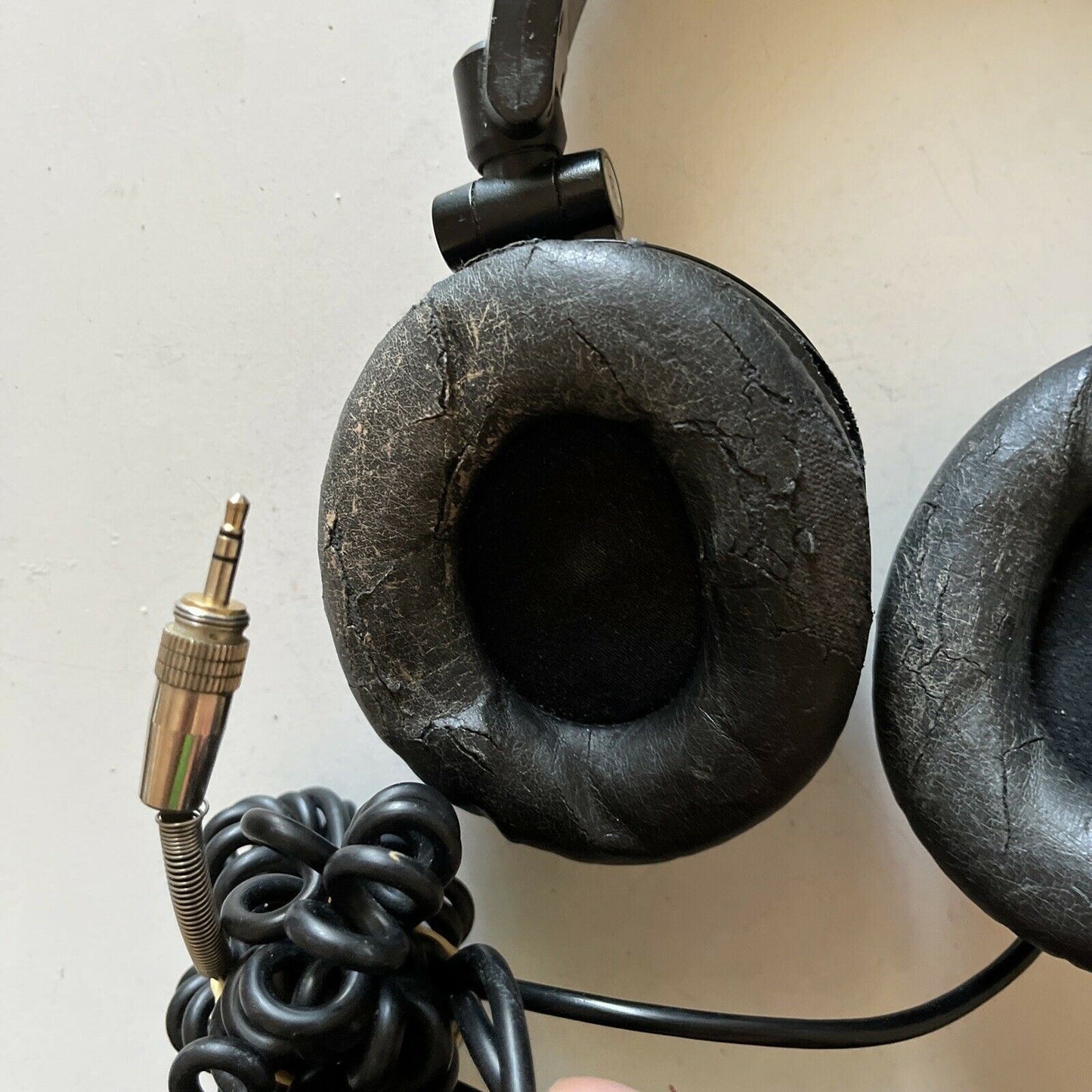 Audio-Technica ATH-M50 Studio Monitor Over the Ear Headphones Black *Very Worn*