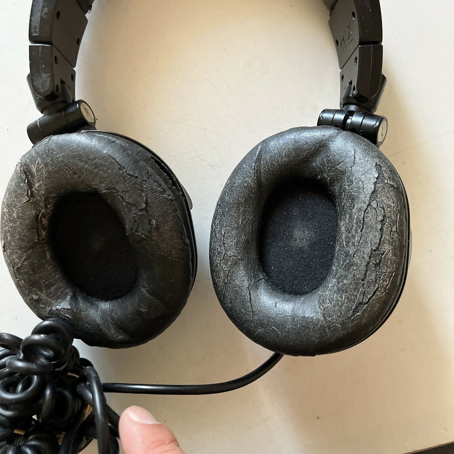 Audio-Technica ATH-M50 Studio Monitor Over the Ear Headphones Black *Very Worn*