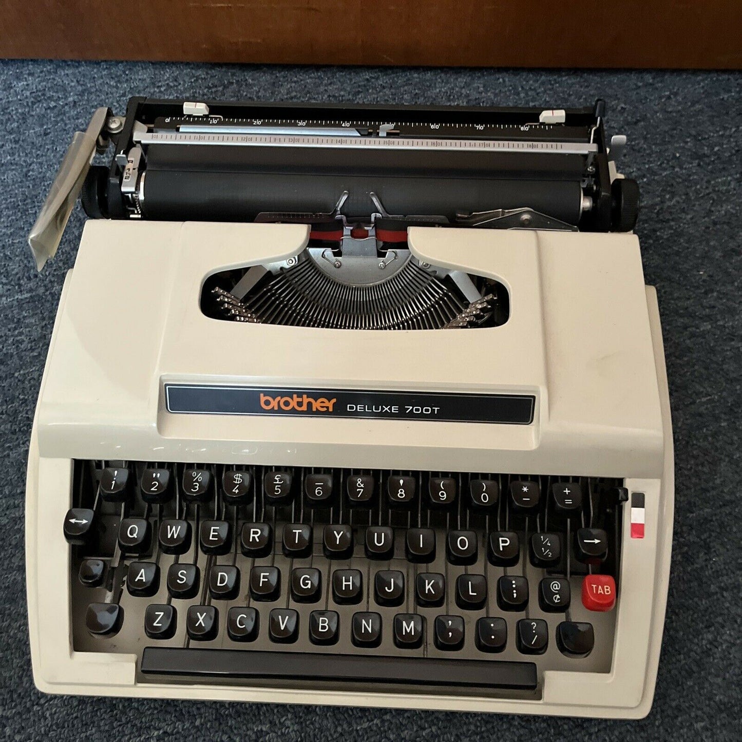 Brother Deluxe 700T Portable Typewriter with Case - Vintage Made In Japan