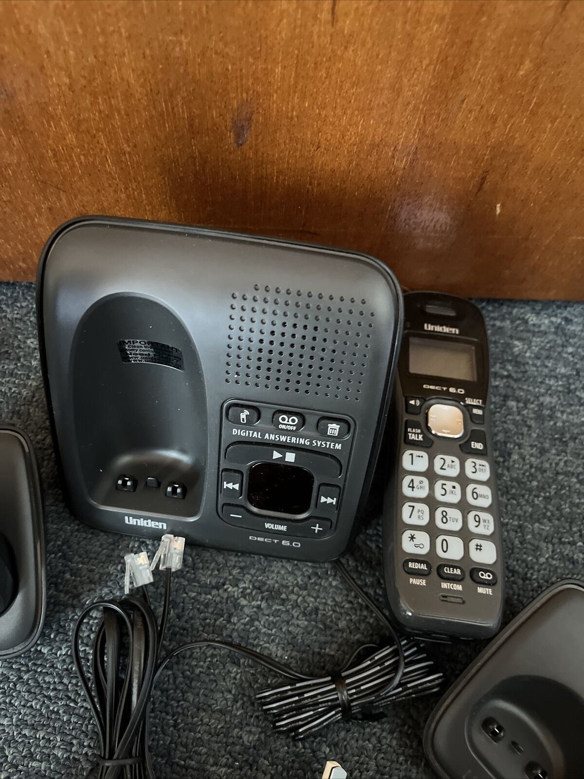 Uniden DECT1635+3  Digital Answering Machine Cordless Phone with 3 Handsets