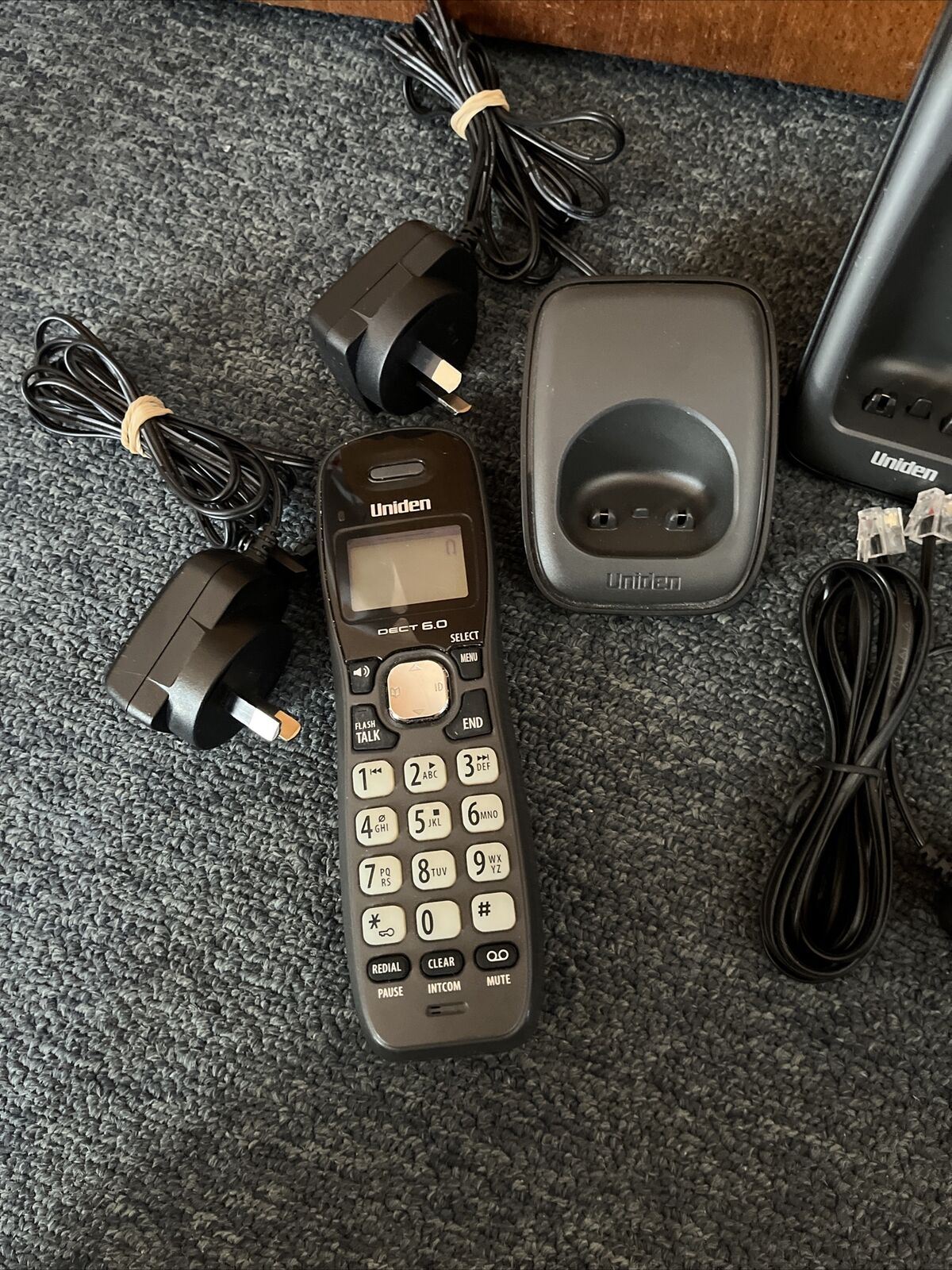 Uniden DECT1635+3  Digital Answering Machine Cordless Phone with 3 Handsets