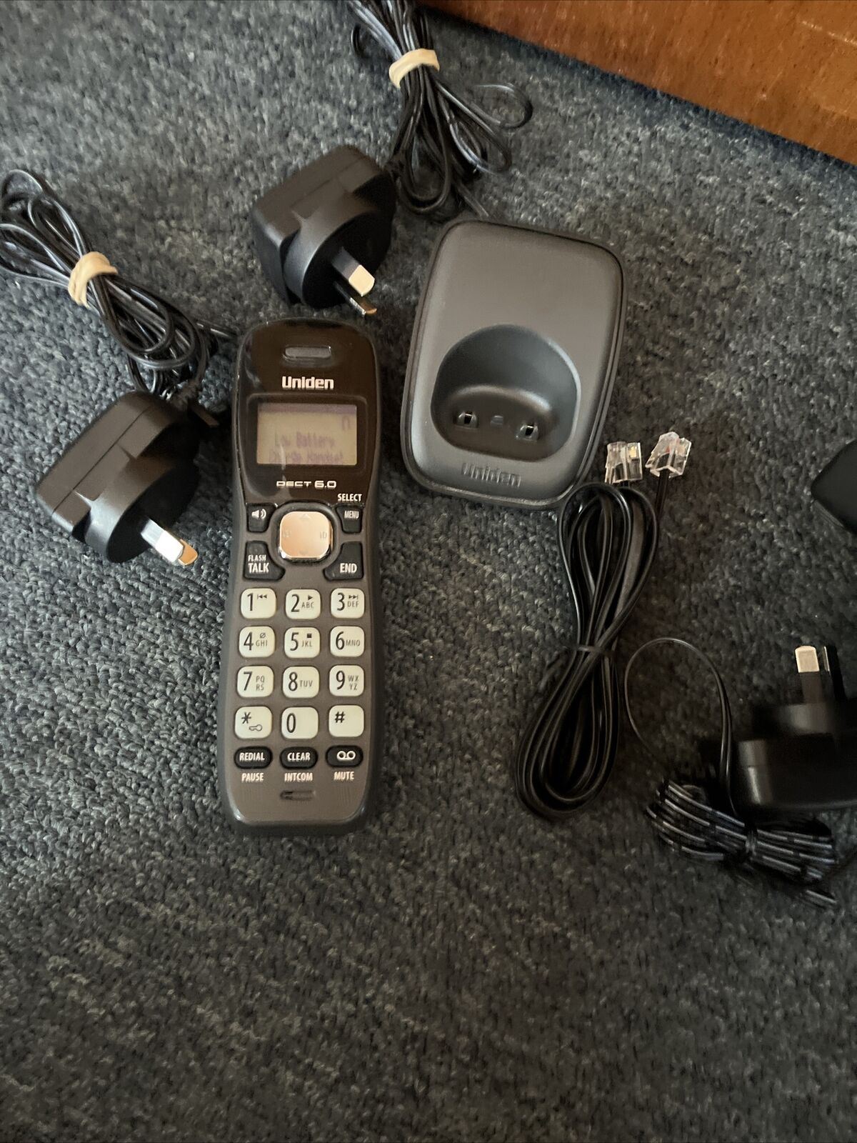 Uniden DECT1635+3  Digital Answering Machine Cordless Phone with 3 Handsets