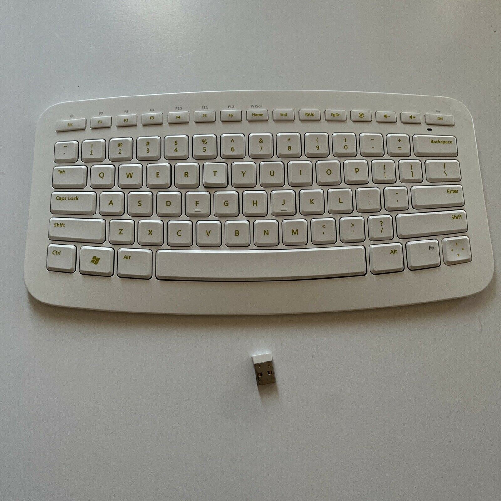 Microsoft Arc Wireless Keyboard Model 1392 White – Retro Unit