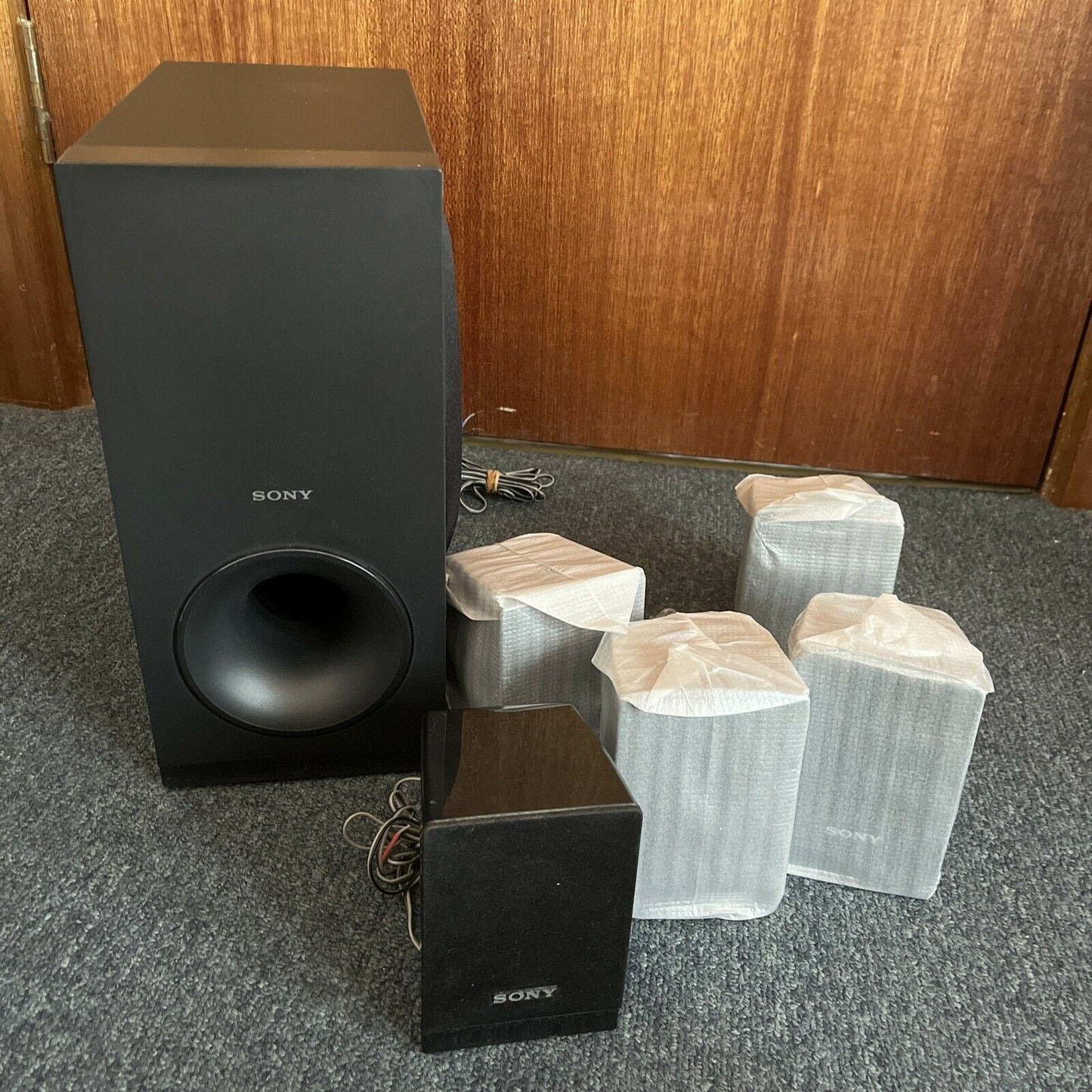 *New Never Used* 1x Sony SS-WS121 Subwoofer 5x Sony SS-TS121 Wired Speakers