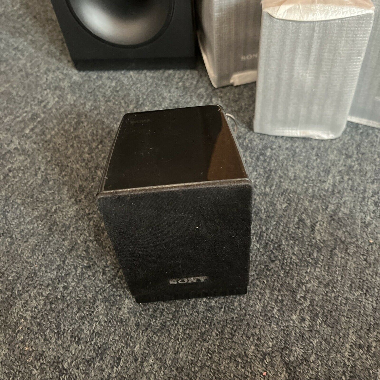 *New Never Used* 1x Sony SS-WS121 Subwoofer 5x Sony SS-TS121 Wired Speakers