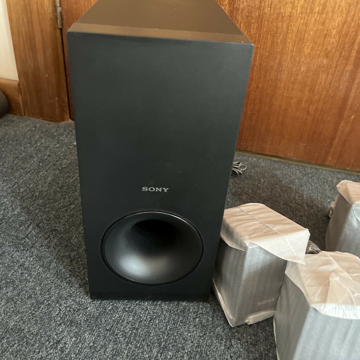 *New Never Used* 1x Sony SS-WS121 Subwoofer 5x Sony SS-TS121 Wired Speakers
