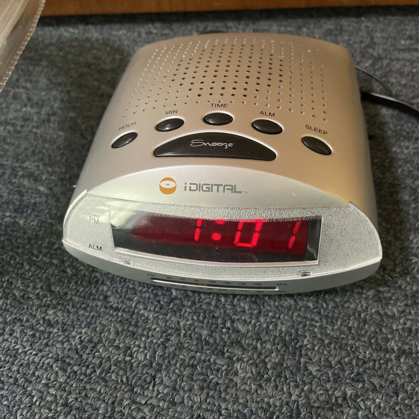 iDigital Alarm Clock Radio AM/FM Model 299